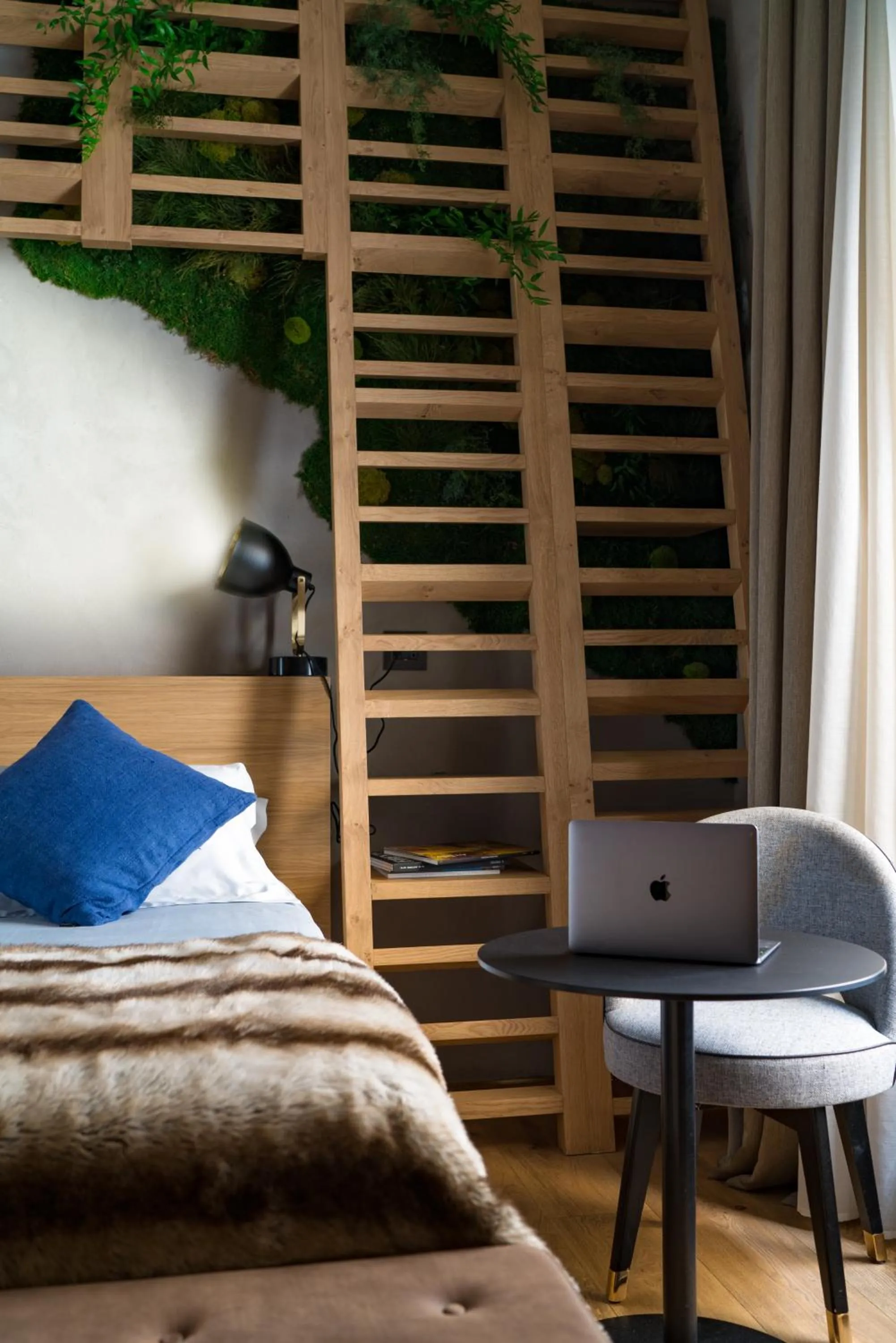 Decorative detail, Bed in Benci House