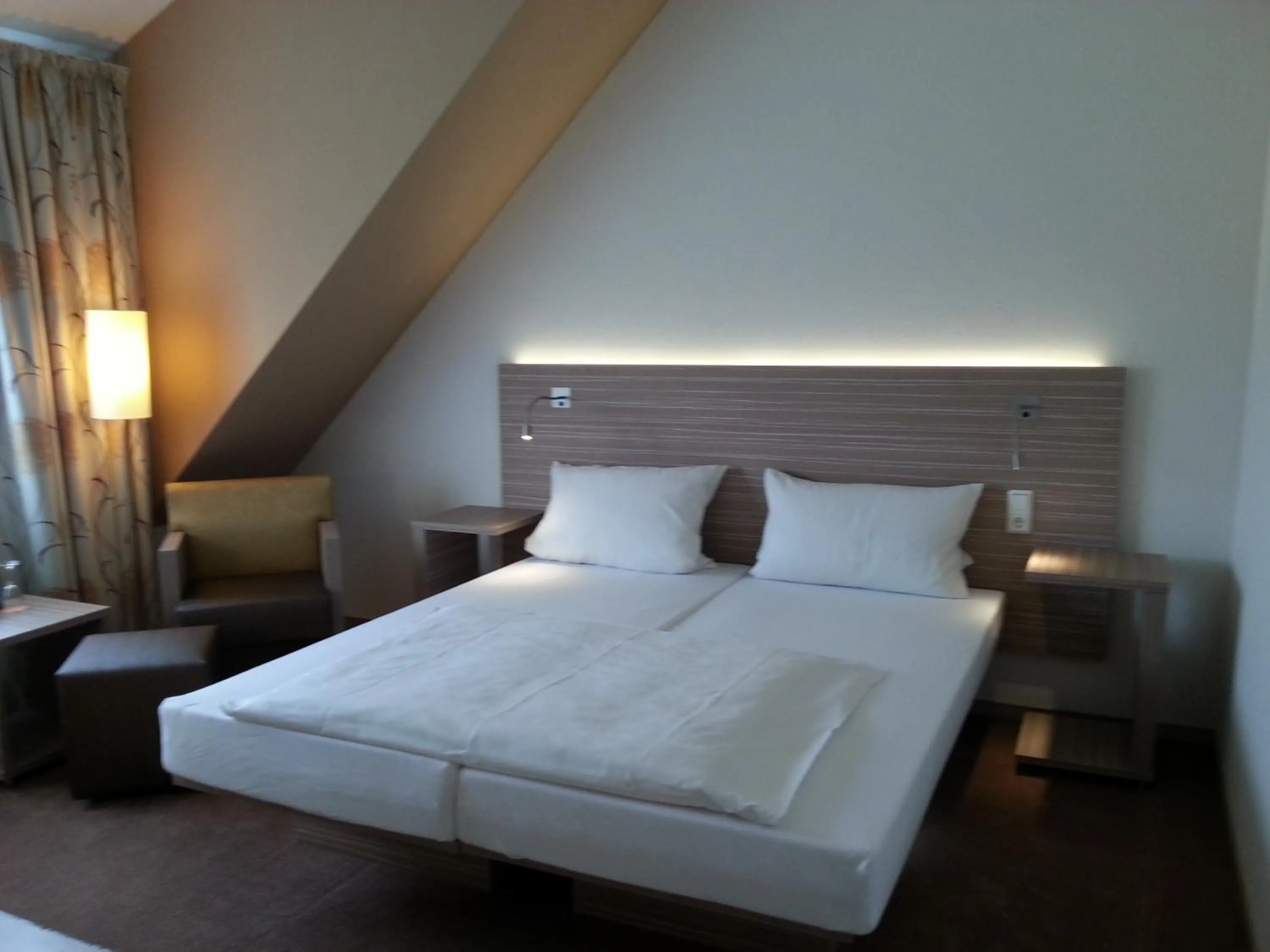 Bedroom, Bed in Hotel Restaurant Itzumer Paß