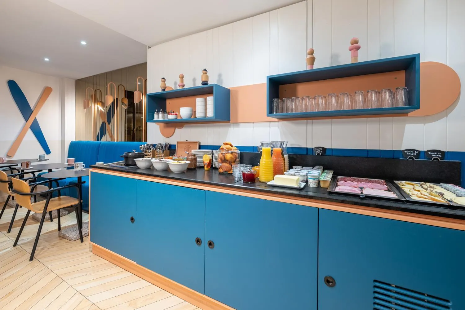 Buffet breakfast in Hôtel du Palais de l'Isle