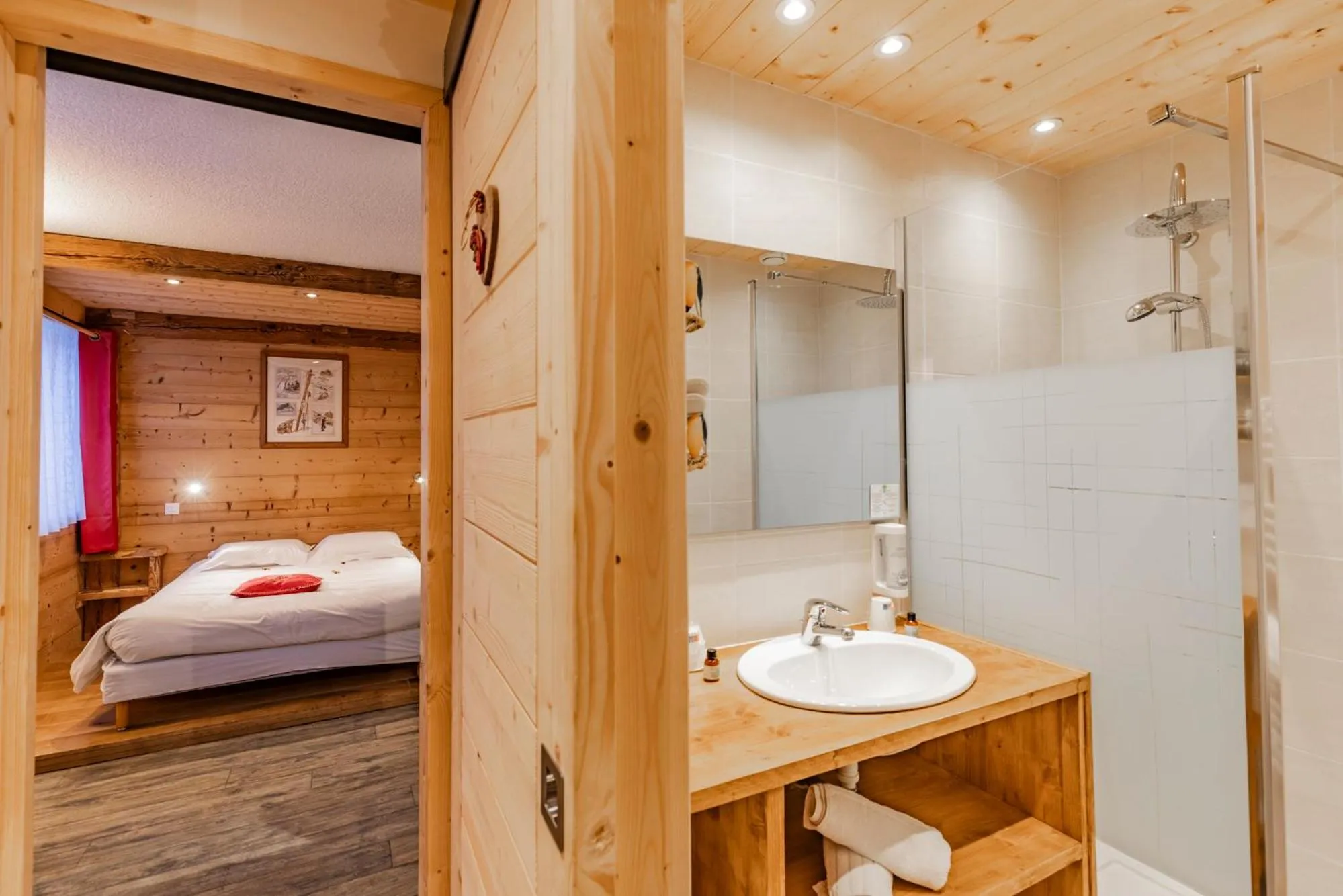 Bathroom, Bed in Les Glières - Champagny-en-Vanoise