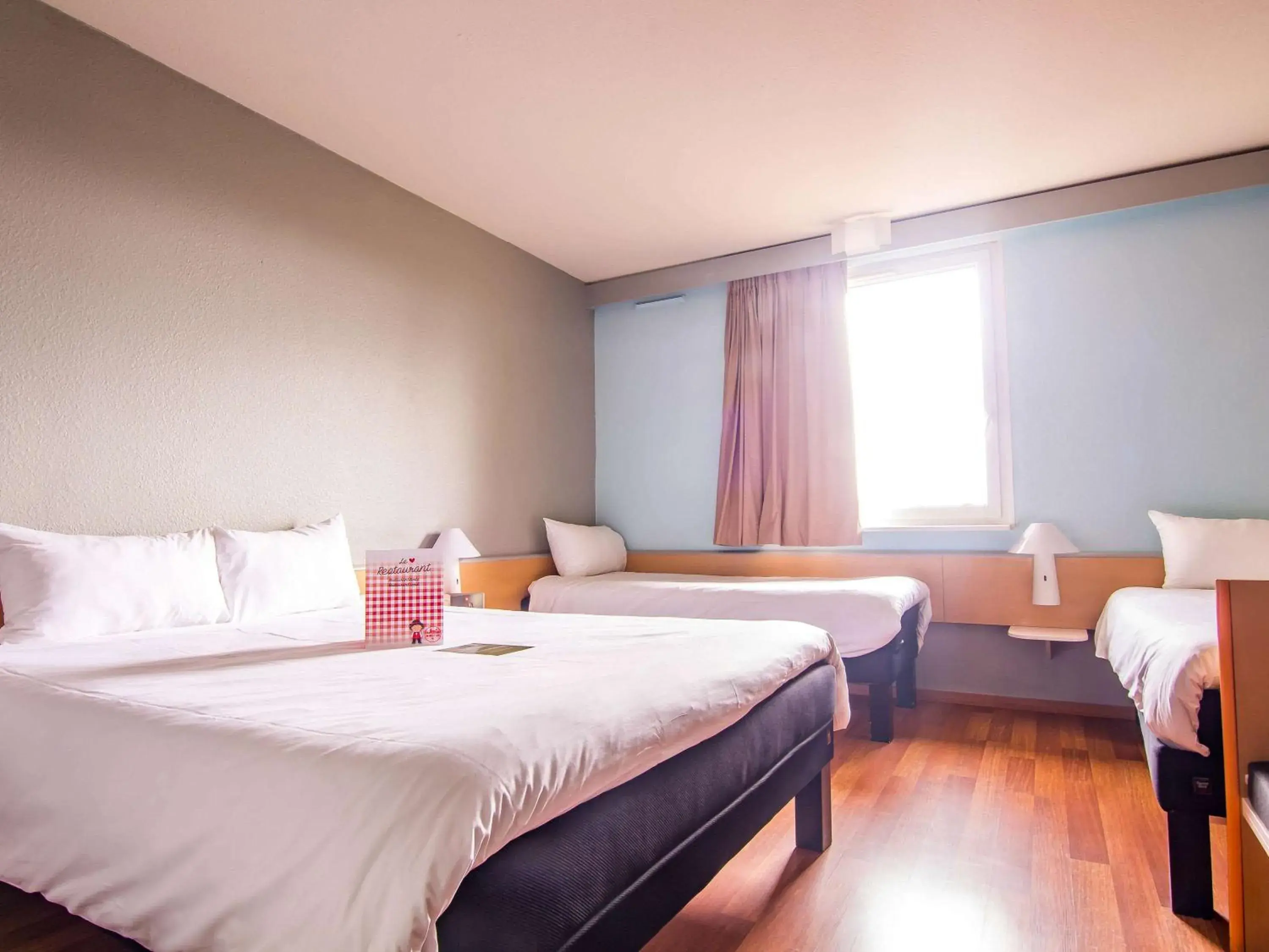 Photo of the whole room, Bed in ibis Colmar Est - Hotel Restaurant en Alsace Photo of the whole room, Bed in ibis Colmar Est - Hotel Restaurant en Alsace