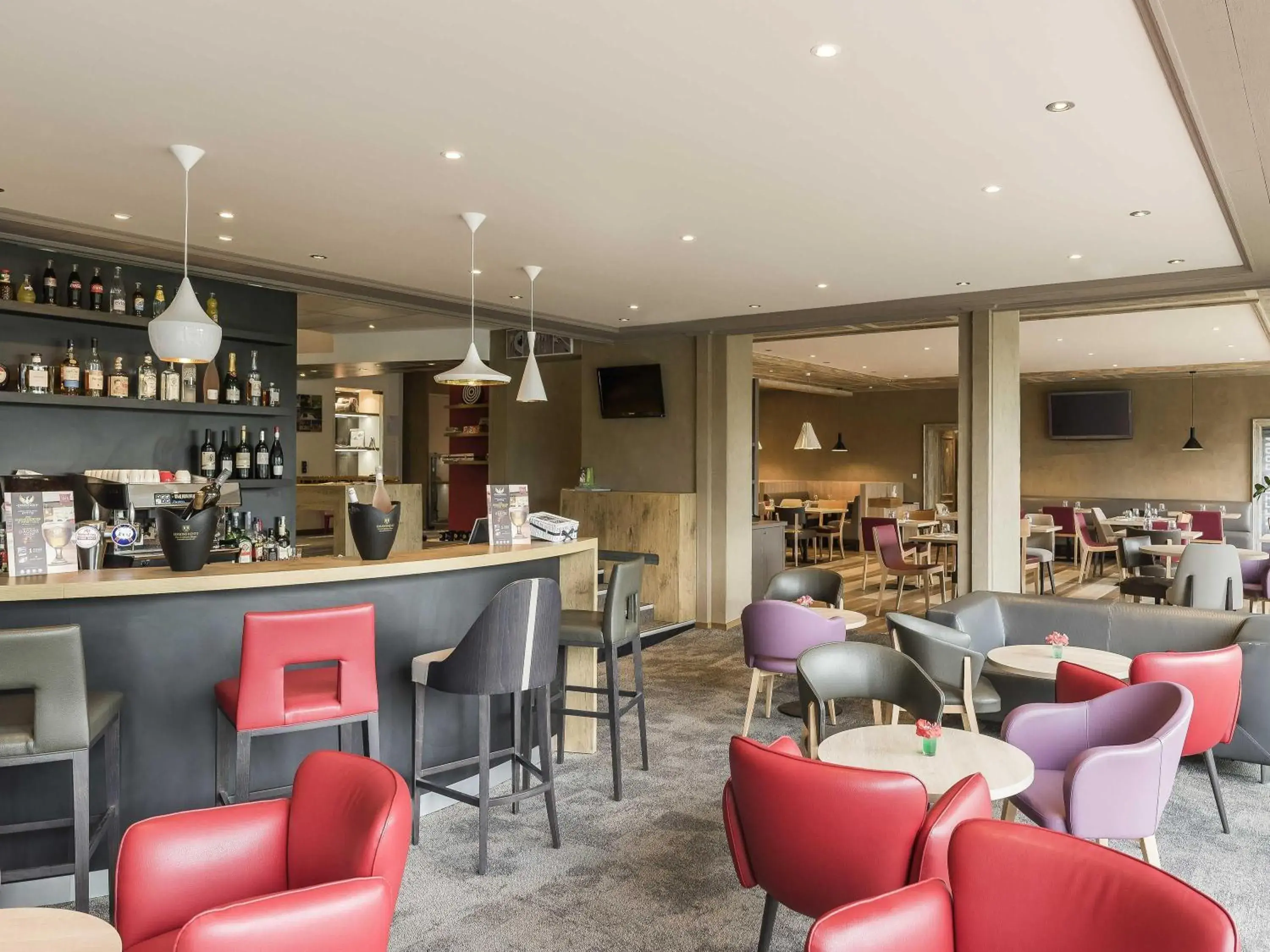 Lounge or bar in ibis Colmar Est - Hotel Restaurant en Alsace Lounge or bar in ibis Colmar Est - Hotel Restaurant en Alsace
