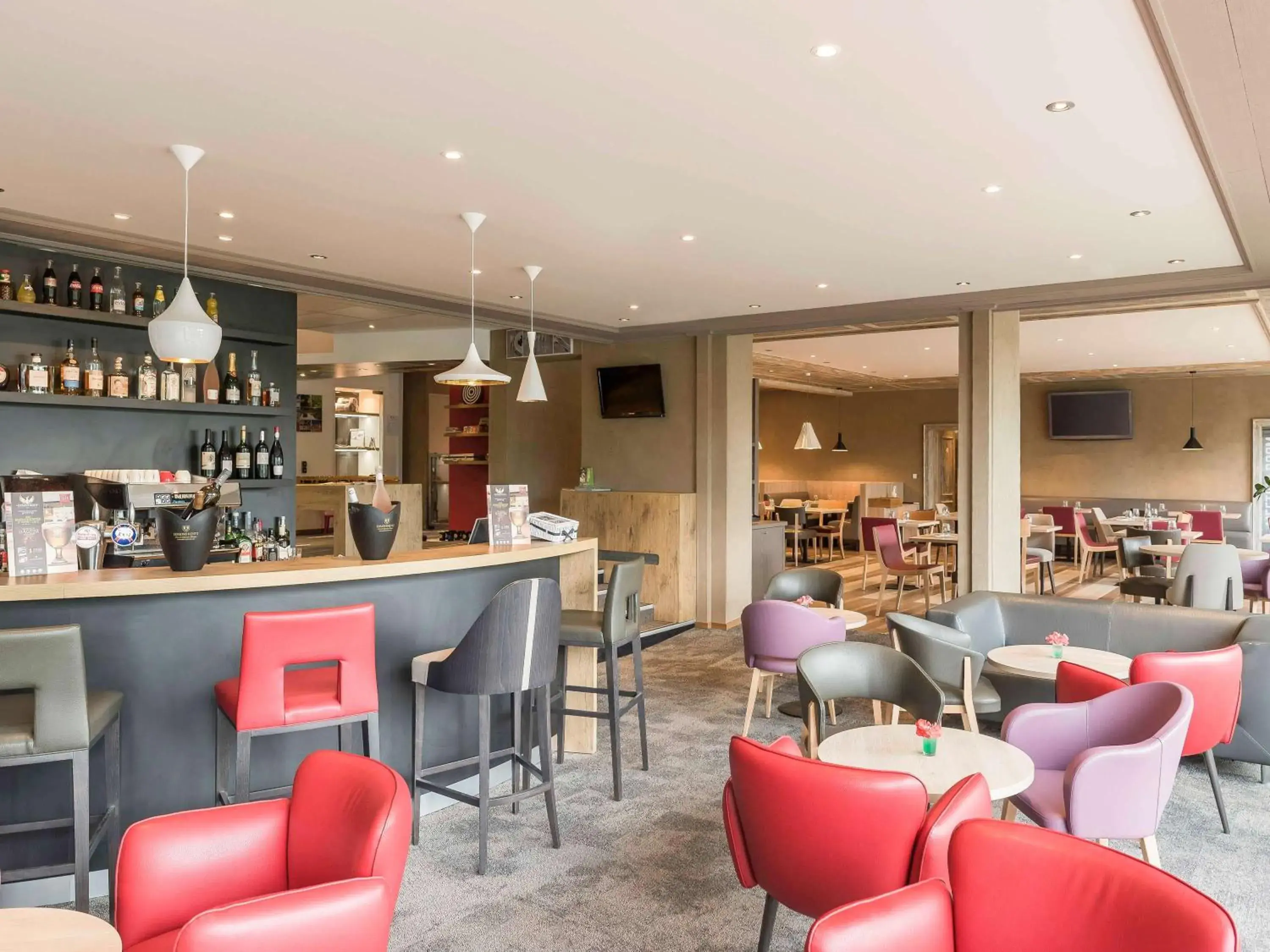 Lounge or bar in ibis Colmar Est - Hotel Restaurant en Alsace Lounge or bar in ibis Colmar Est - Hotel Restaurant en Alsace
