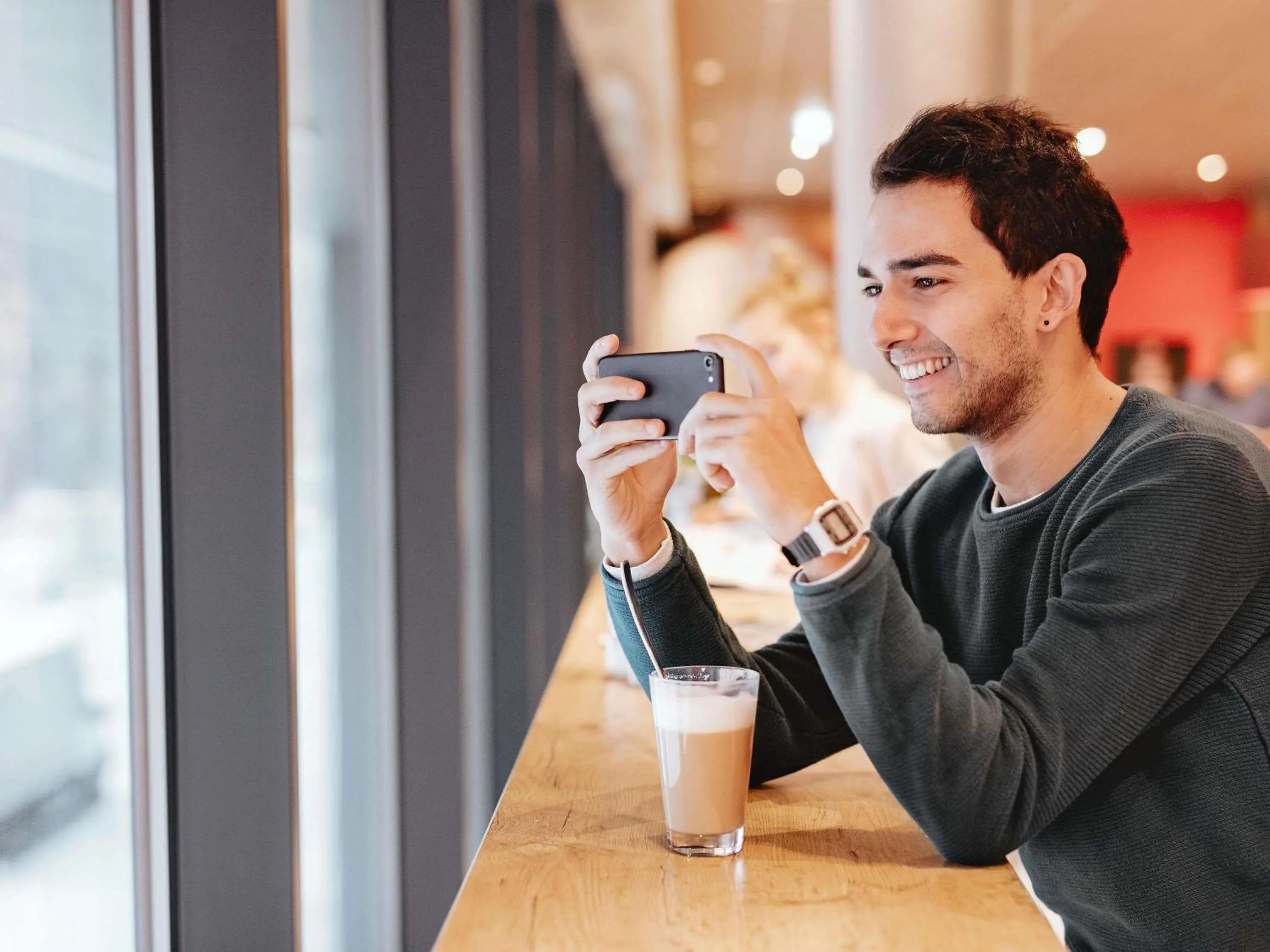 Lounge or bar in ibis Colmar Est - Hotel Restaurant en Alsace