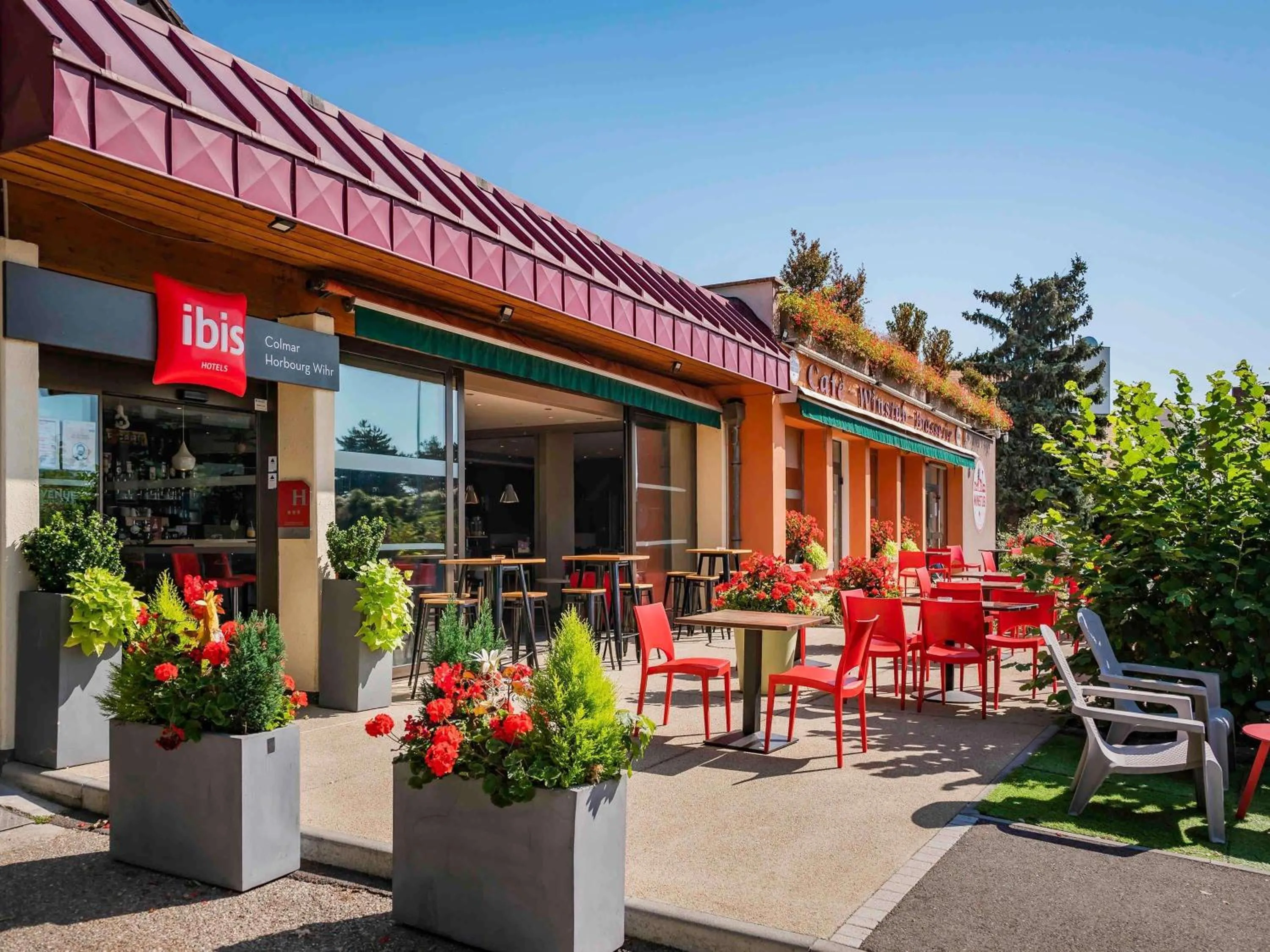 Property building in ibis Colmar Est - Hotel Restaurant en Alsace