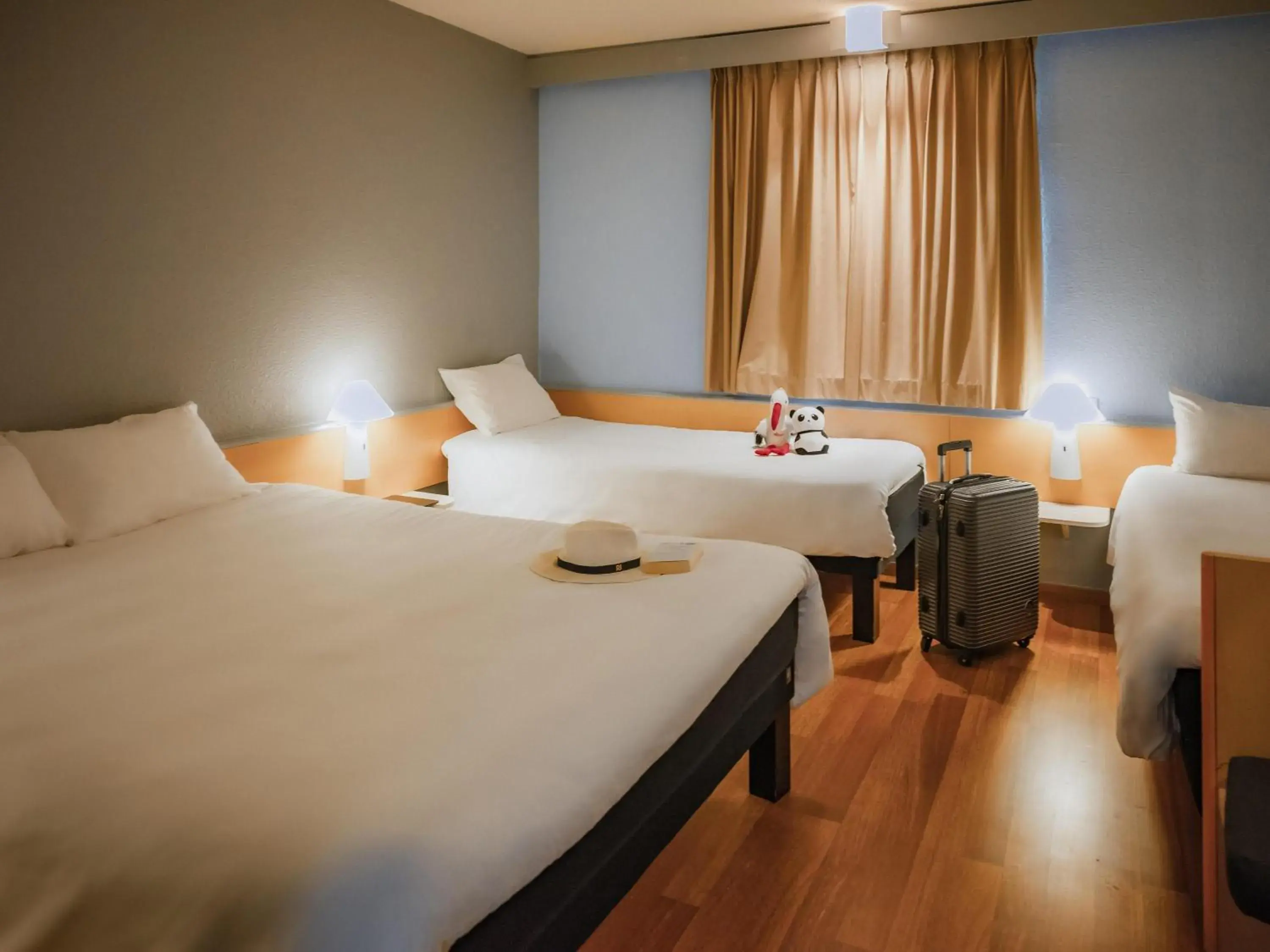 Bedroom, Bed in ibis Colmar Est - Hotel Restaurant en Alsace Bedroom, Bed in ibis Colmar Est - Hotel Restaurant en Alsace