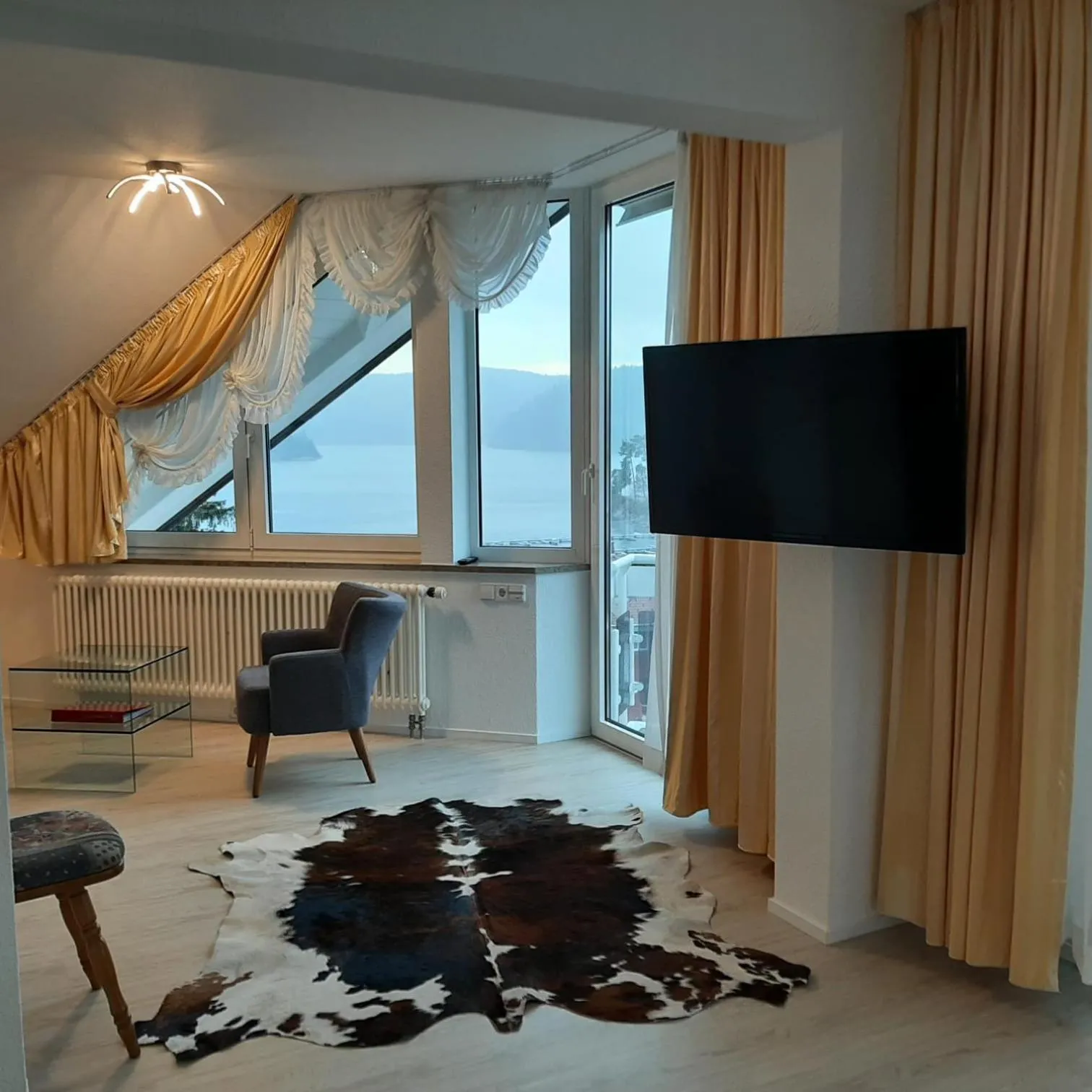 TV and multimedia in Sunside Ferien Wellness Oase Hotel Apartment's Schwarzwald am Schluchsee