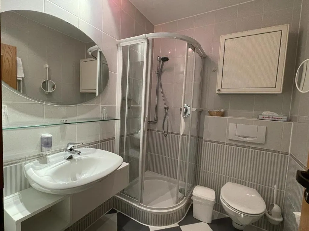 Shower in Sunside Ferien Wellness Oase Hotel Apartment's Schwarzwald am Schluchsee