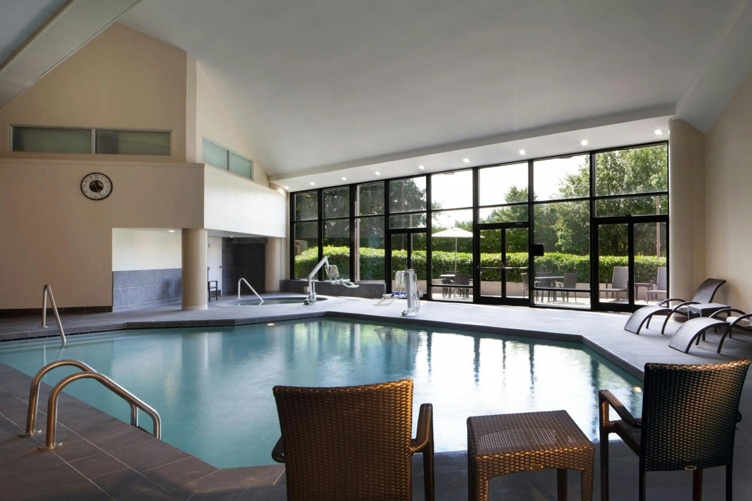 Swimming pool in Marriott Memphis East