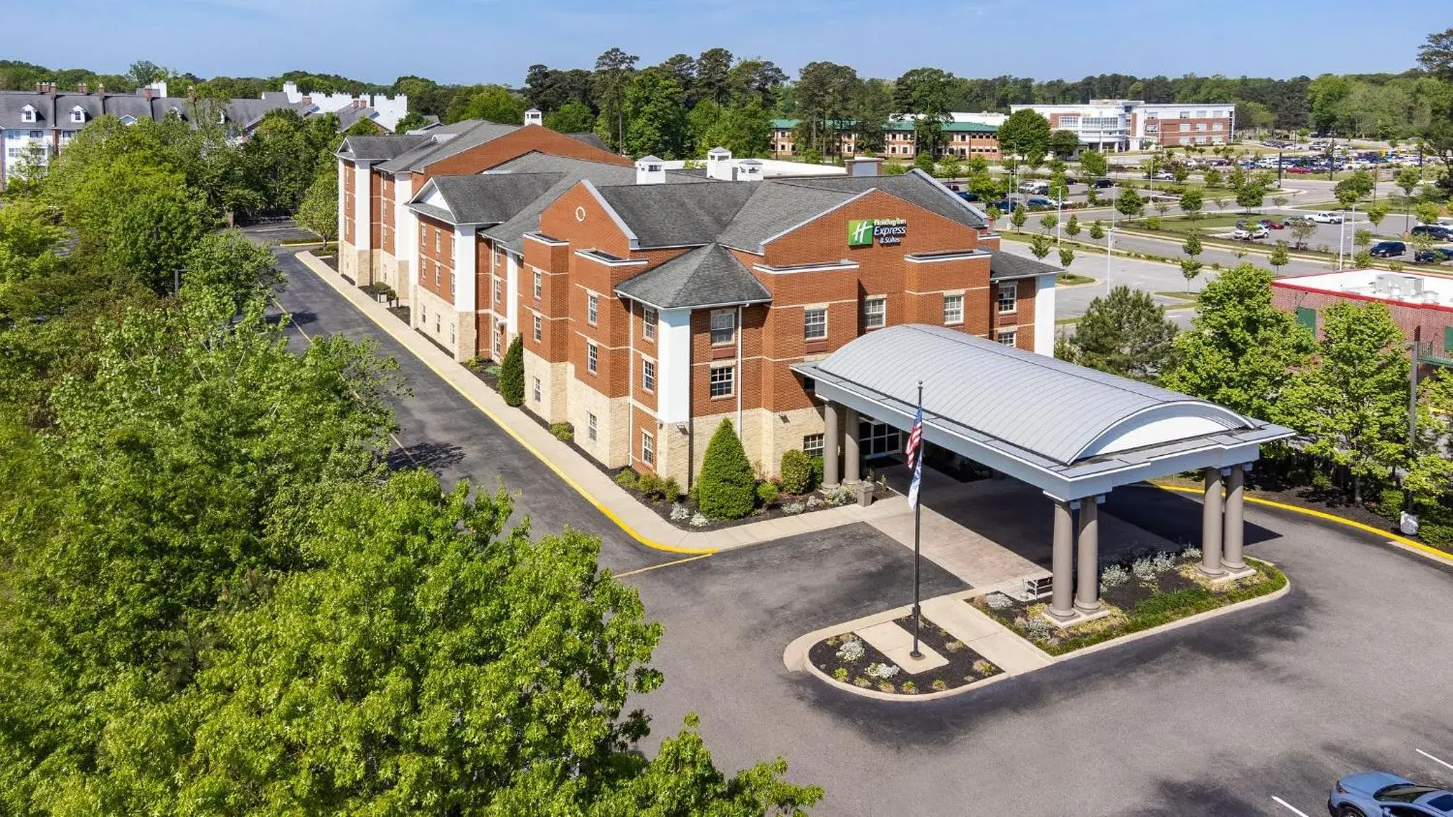 Property building in Holiday Inn Express & Suites Williamsburg by IHG Property building in Holiday Inn Express & Suites Williamsburg by IHG