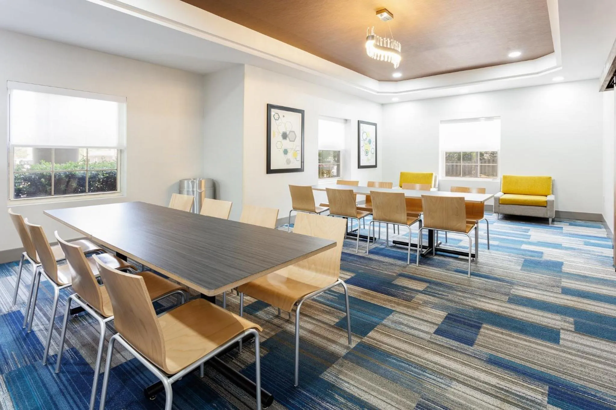 Meeting/conference room in Holiday Inn Express & Suites Williamsburg by IHG