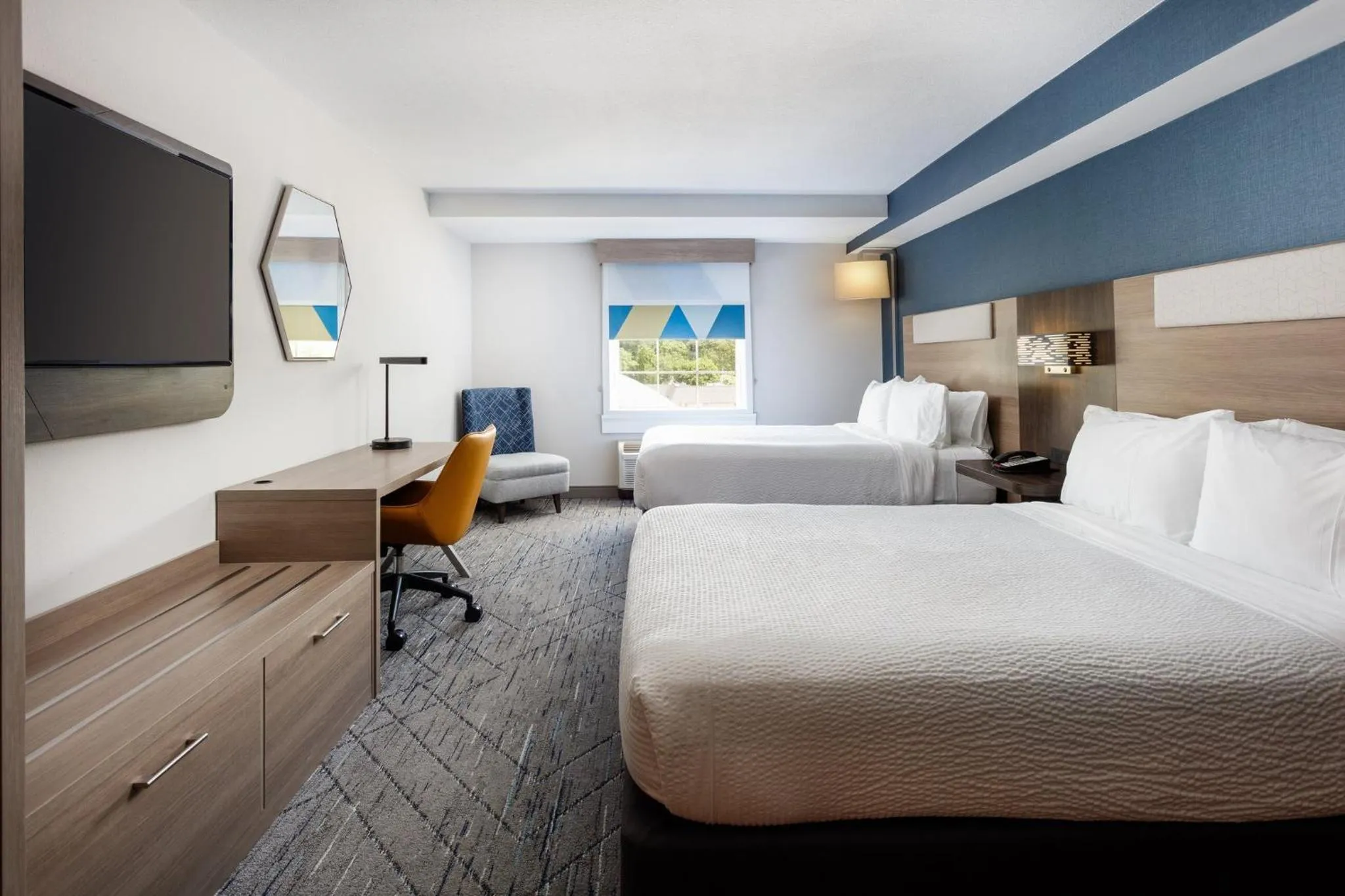 Photo of the whole room, Bed in Holiday Inn Express & Suites Williamsburg by IHG