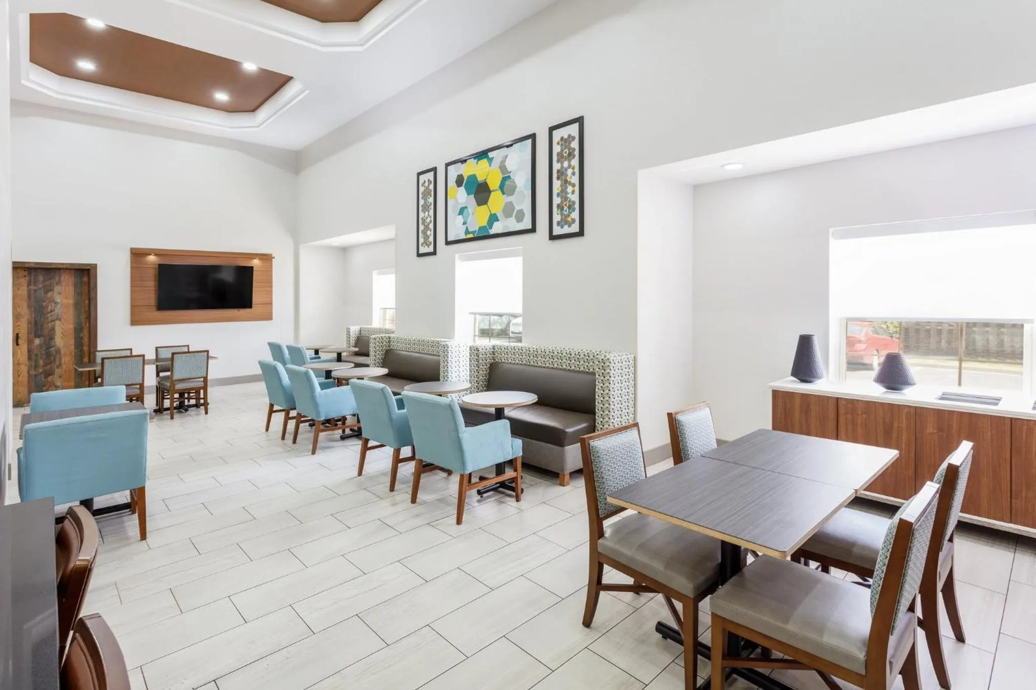 Breakfast in Holiday Inn Express & Suites Williamsburg by IHG