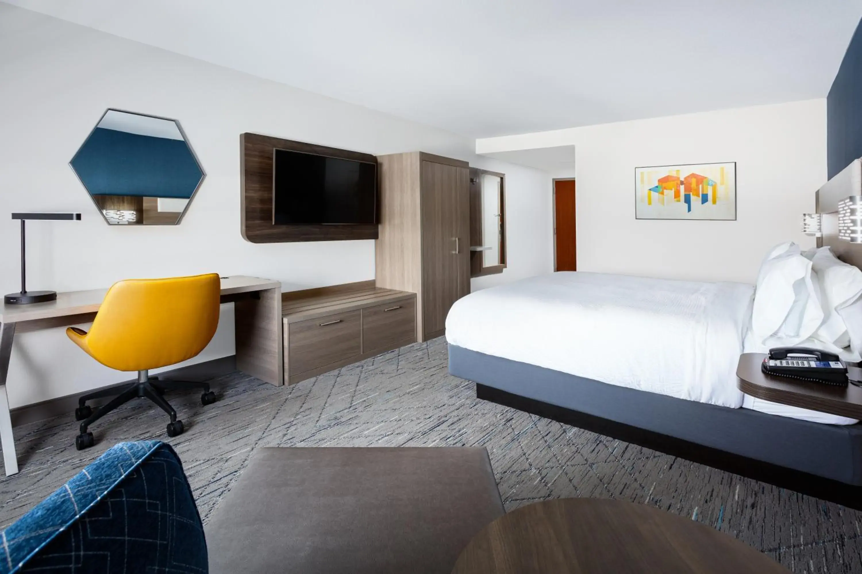 Photo of the whole room, Bed in Holiday Inn Express & Suites Williamsburg by IHG Photo of the whole room, Bed in Holiday Inn Express & Suites Williamsburg by IHG