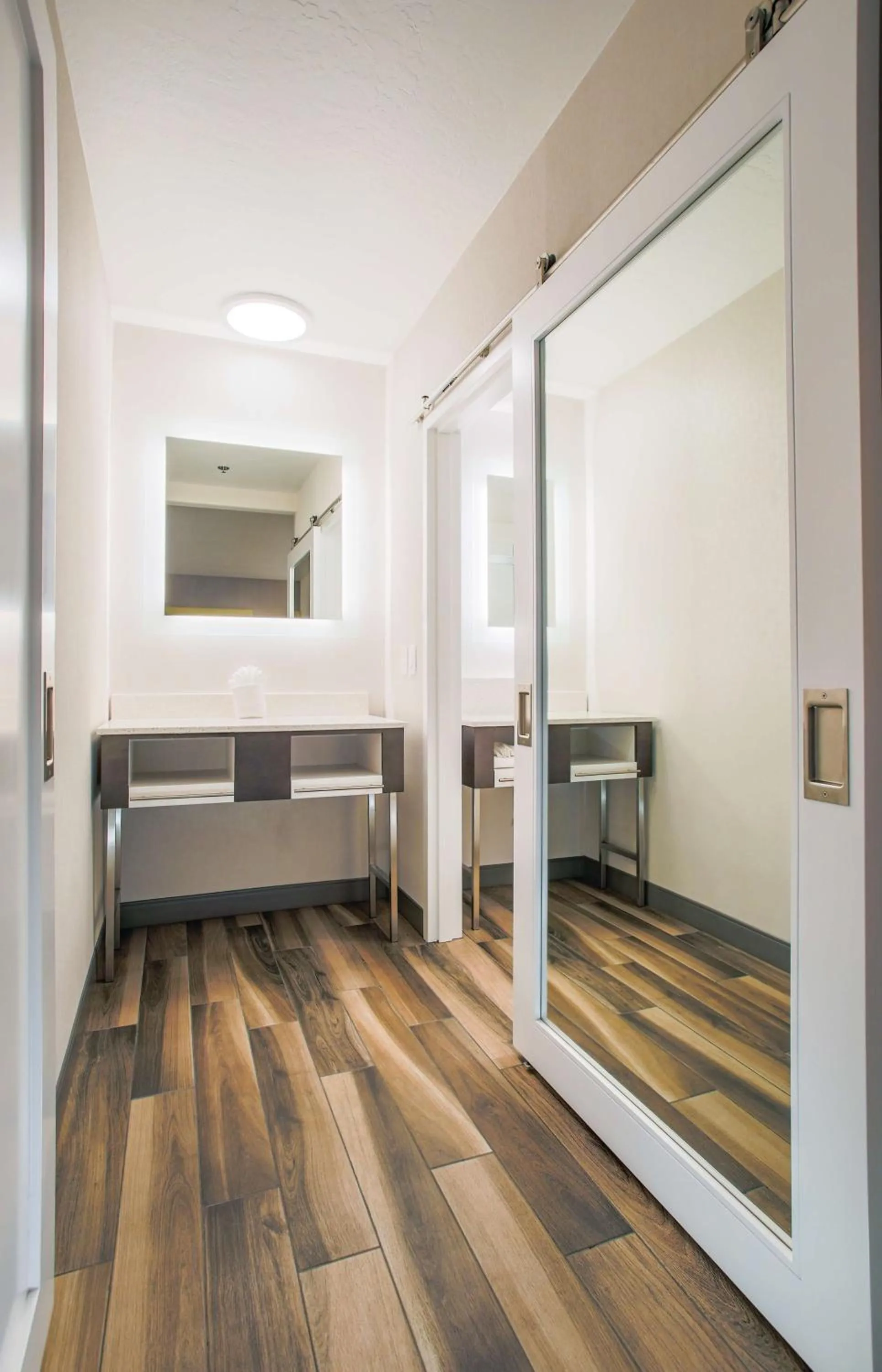 Bathroom, Bed in Hampton Inn Prescott