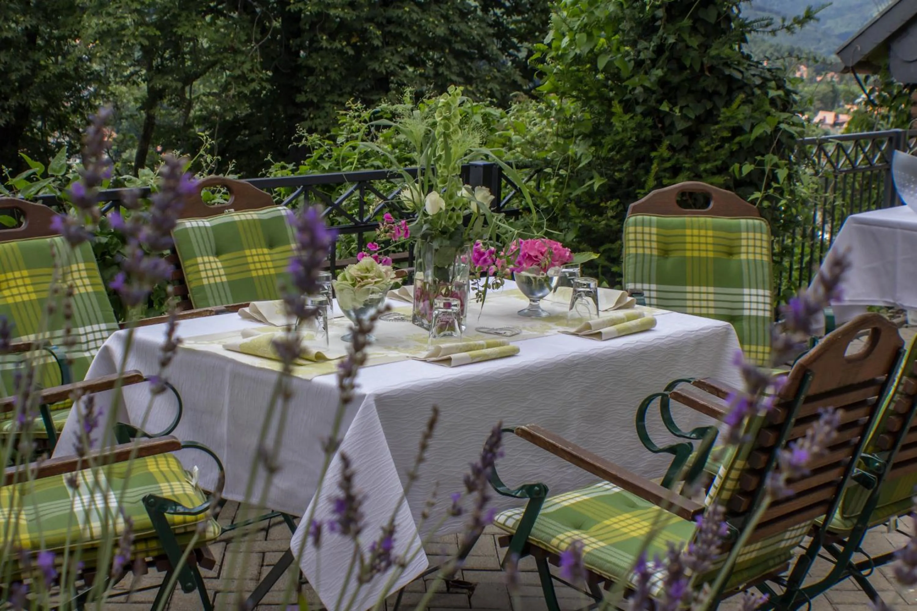 Restaurant/places to eat in Gasthaus und Ferienwohnungen "Zum Büchsenmacher"