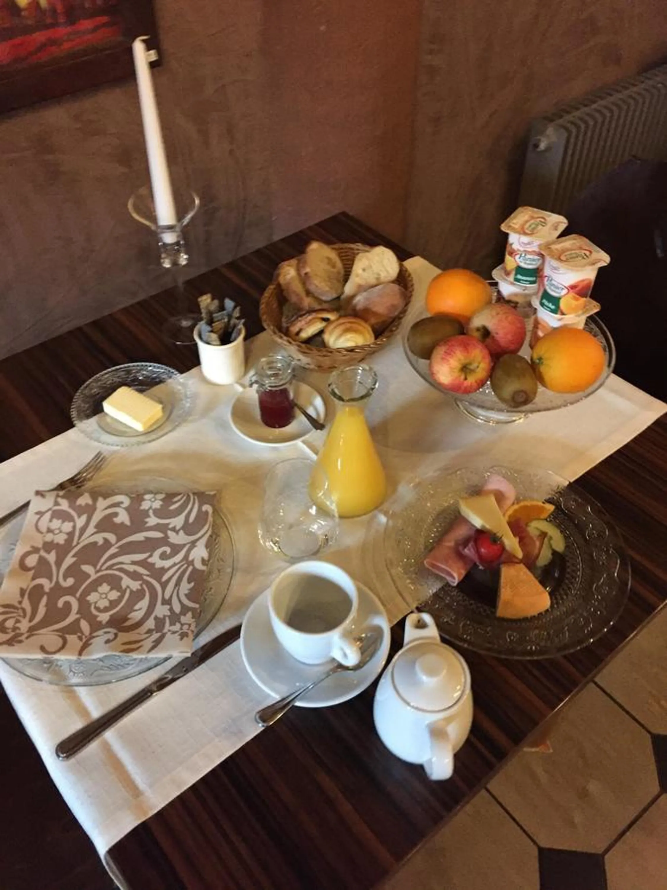 Continental breakfast in Auberge Le Meisenberg