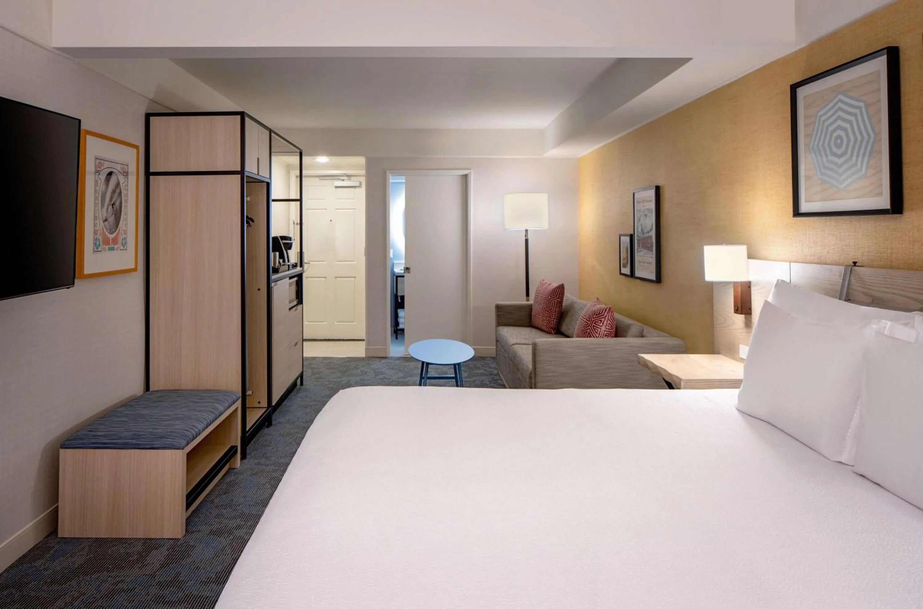 Bed in DoubleTree Suites by Hilton Doheny Beach