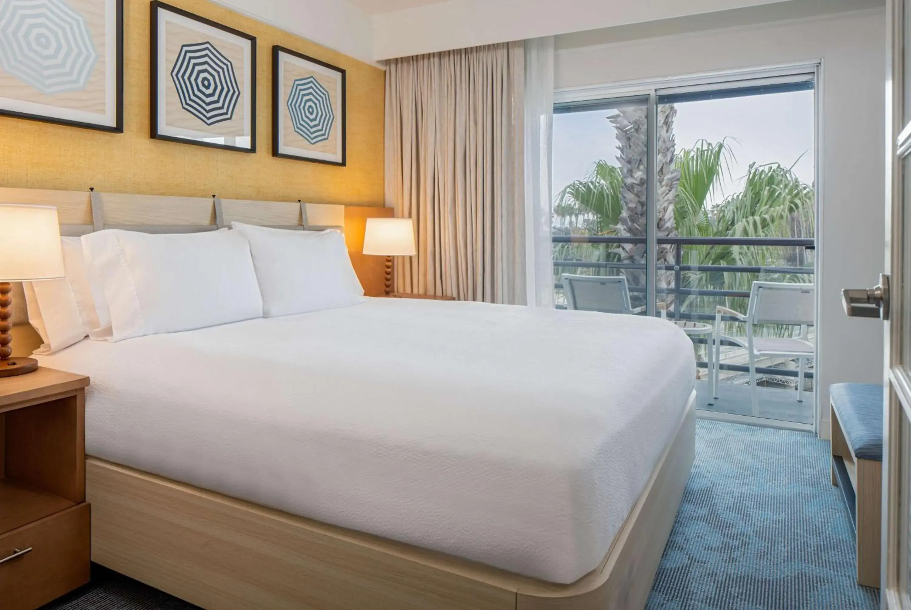 Bed in DoubleTree Suites by Hilton Doheny Beach Bed in DoubleTree Suites by Hilton Doheny Beach