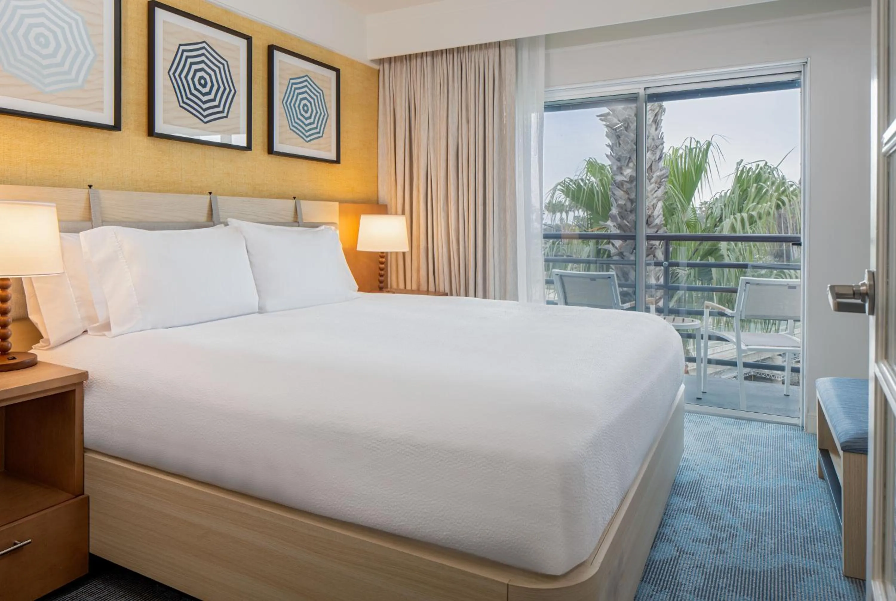 Bed in DoubleTree Suites by Hilton Doheny Beach