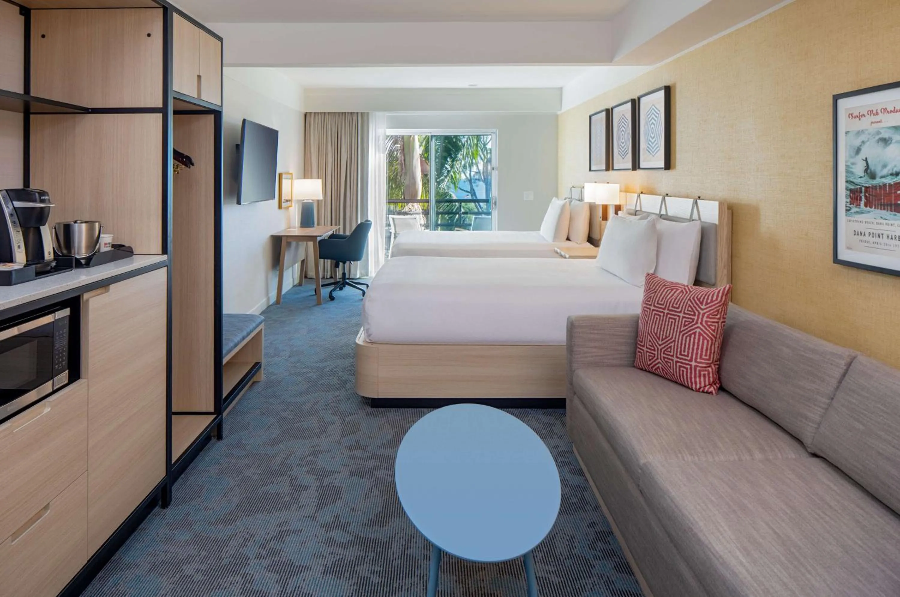 Bed in DoubleTree Suites by Hilton Doheny Beach