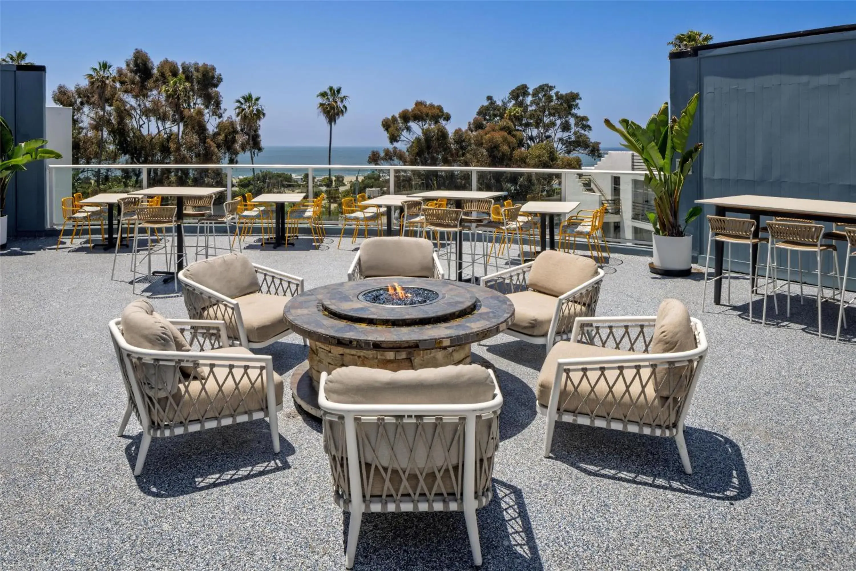 Lounge or bar in Hilton Garden Inn Dana Point Doheny Beach Lounge or bar in Hilton Garden Inn Dana Point Doheny Beach