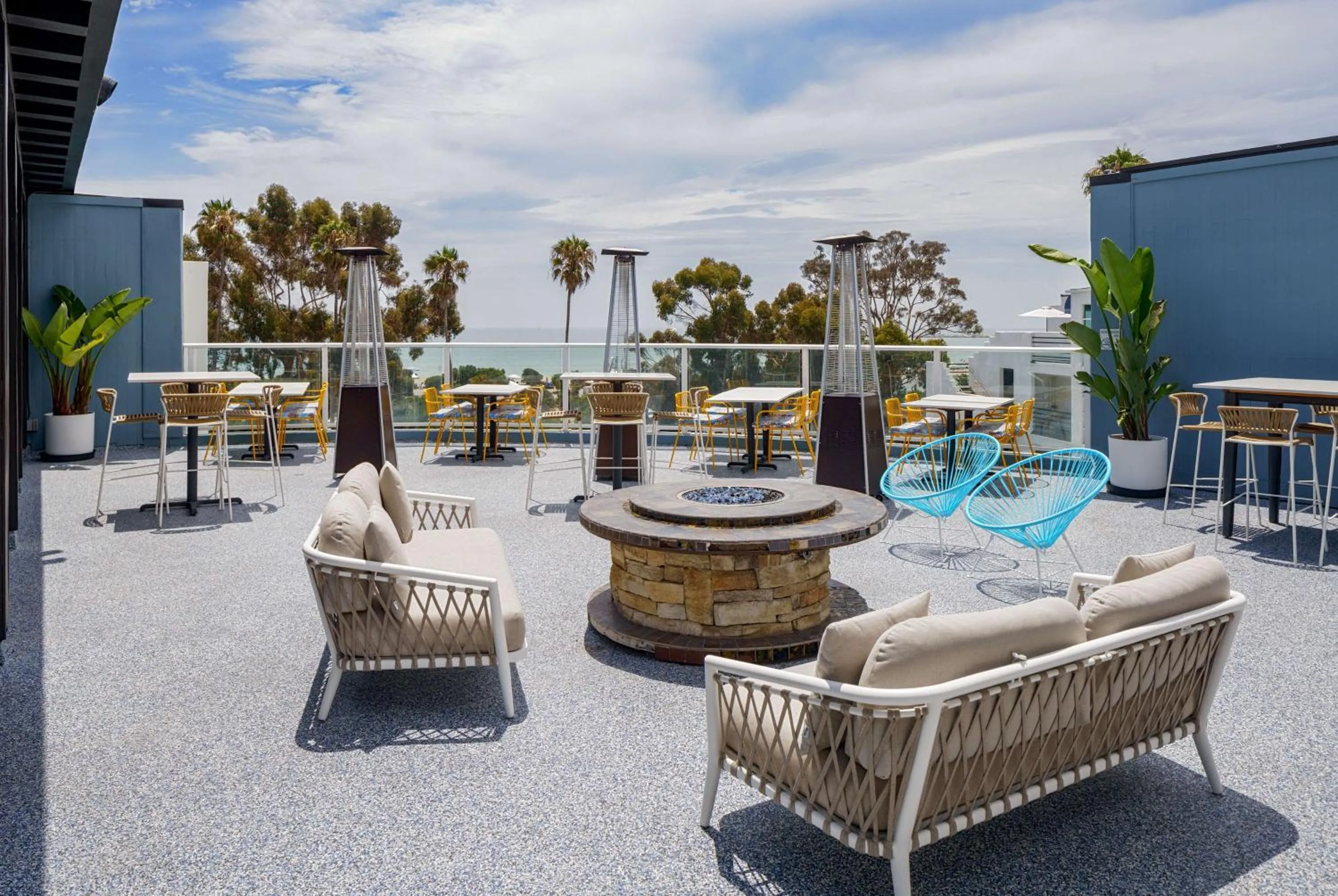 Lounge or bar in Hilton Garden Inn Dana Point Doheny Beach