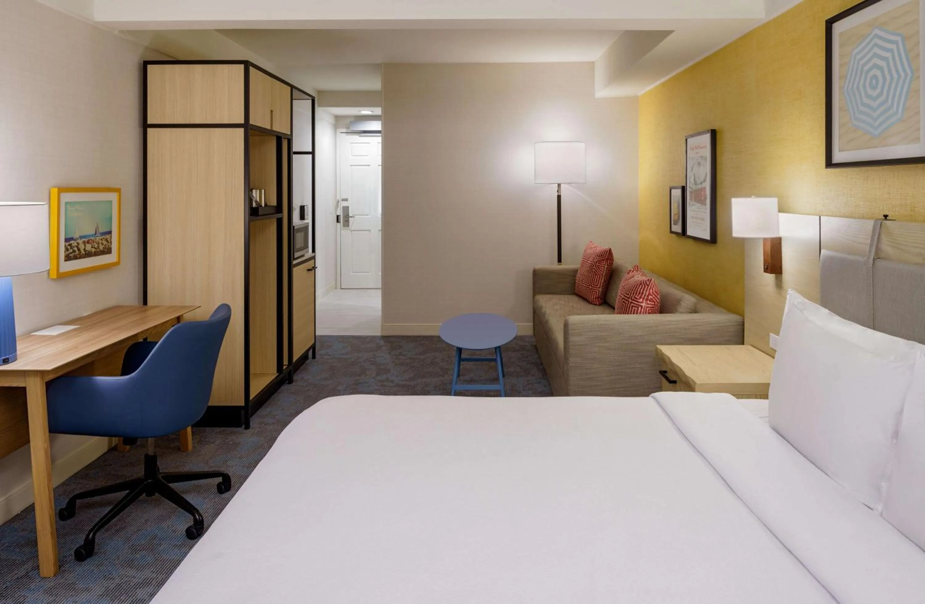 Bed in DoubleTree Suites by Hilton Doheny Beach