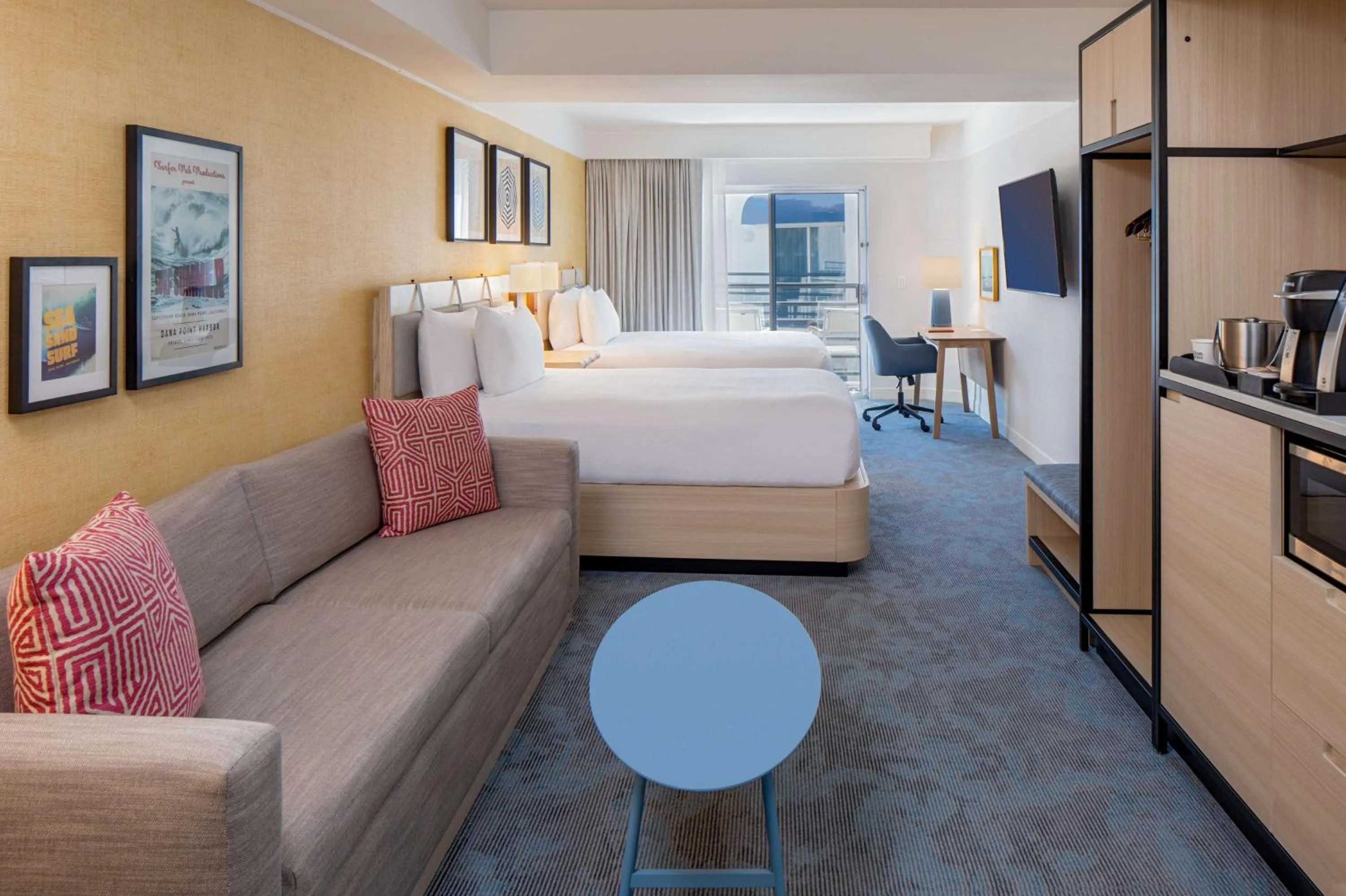 Living room, Bed in DoubleTree Suites by Hilton Doheny Beach