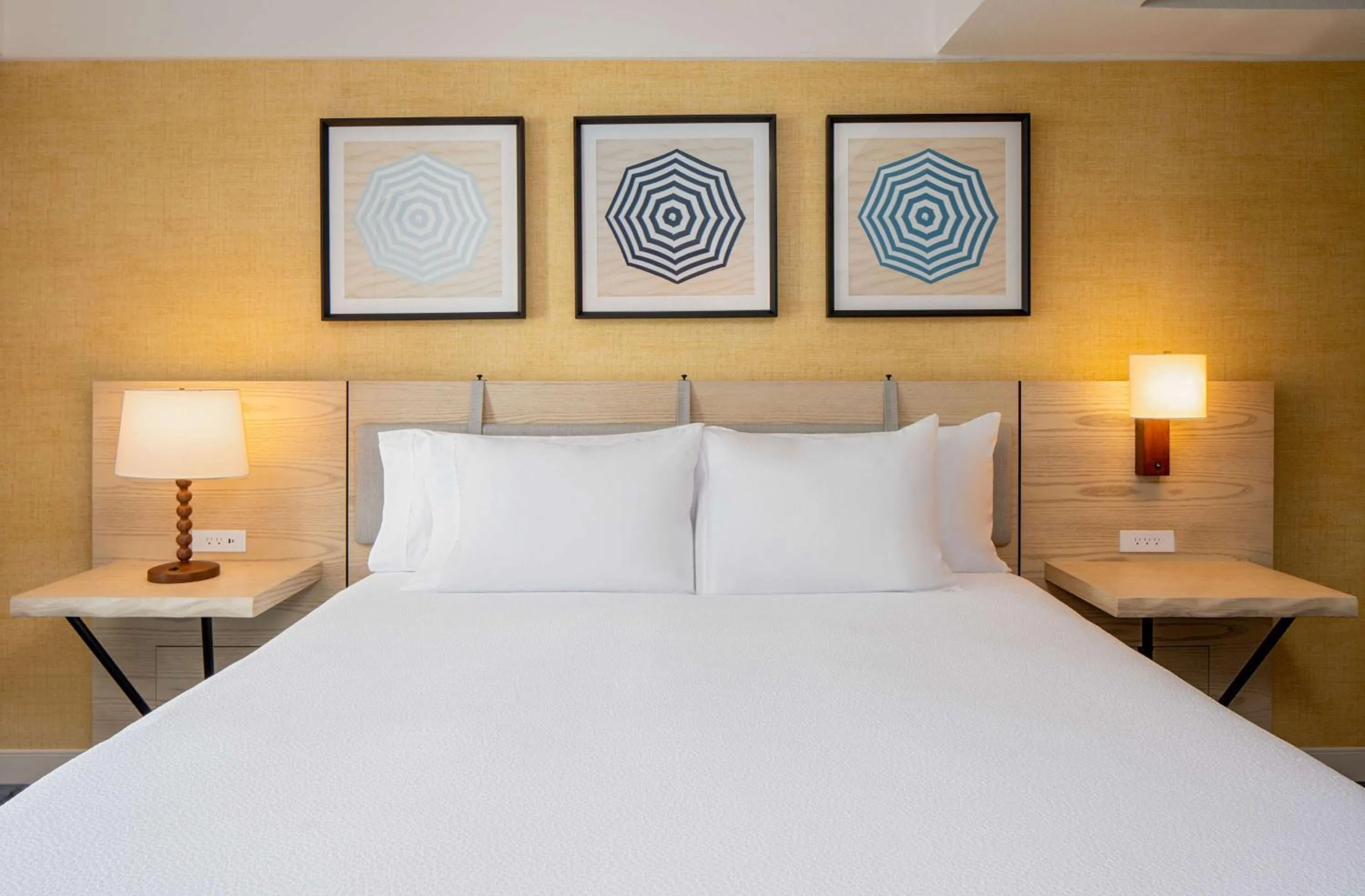 Bed in DoubleTree Suites by Hilton Doheny Beach