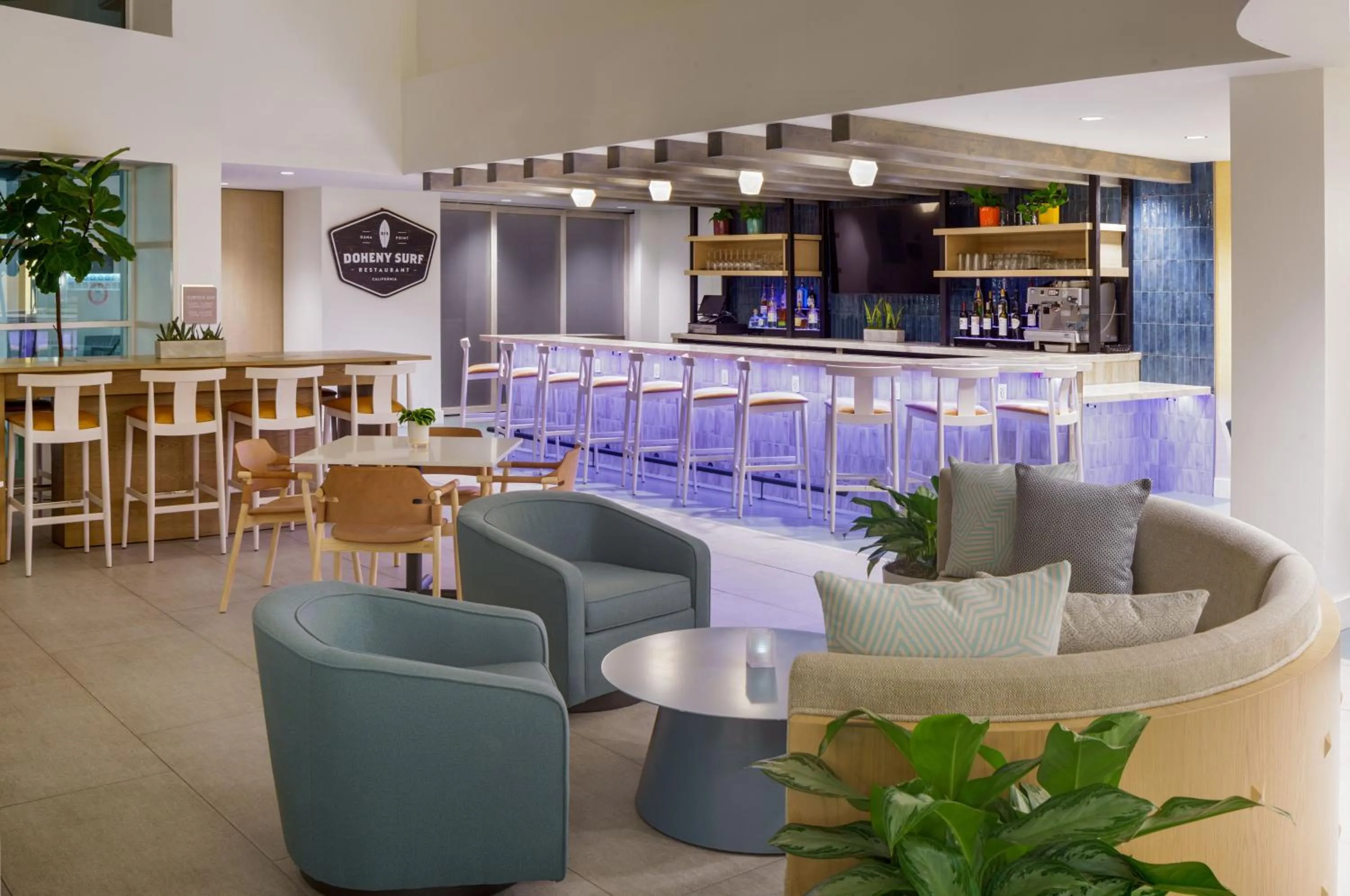 Restaurant/places to eat in DoubleTree Suites by Hilton Doheny Beach