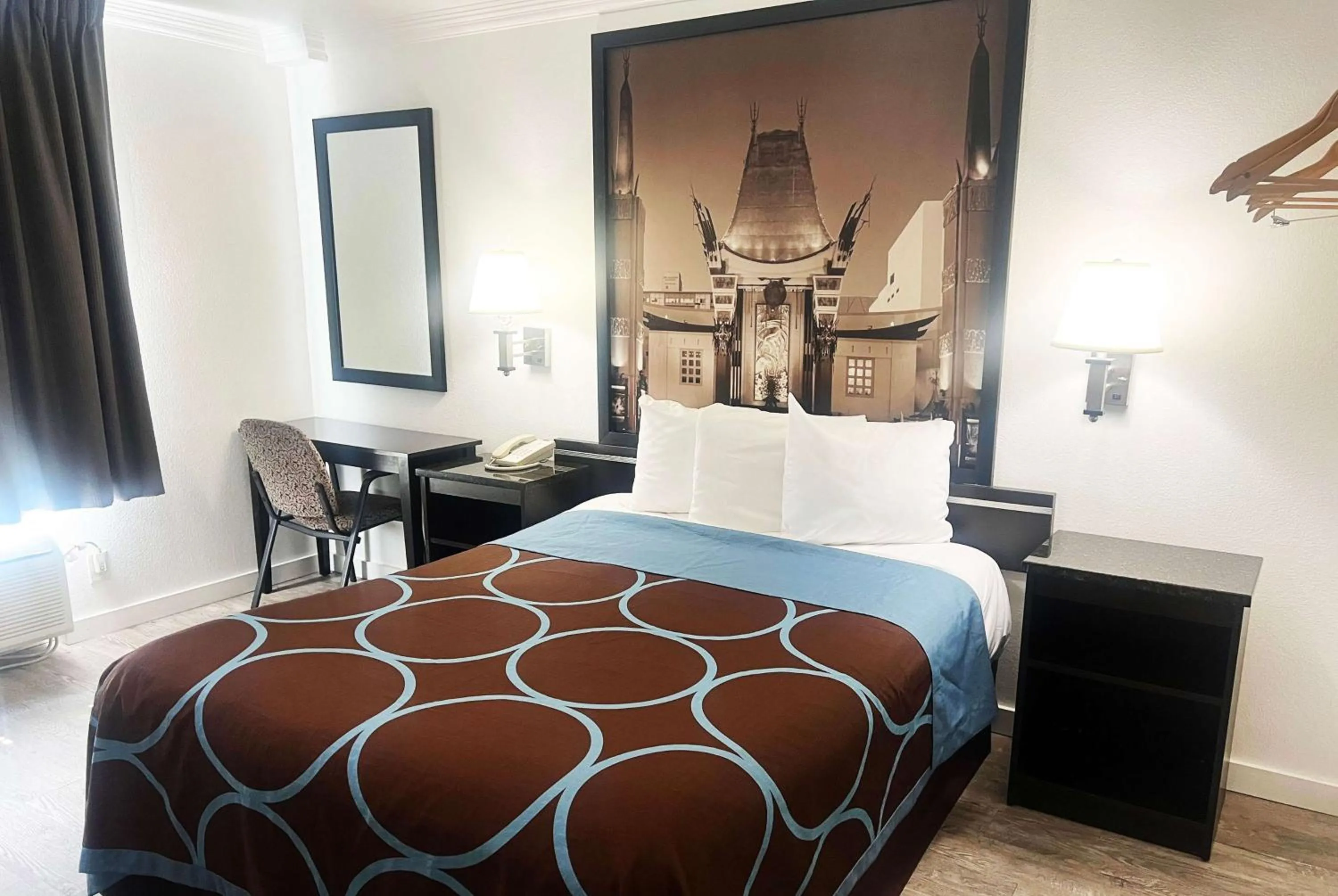 Photo of the whole room, Bed in Super 8 by Wyndham Hollywood/LA Area