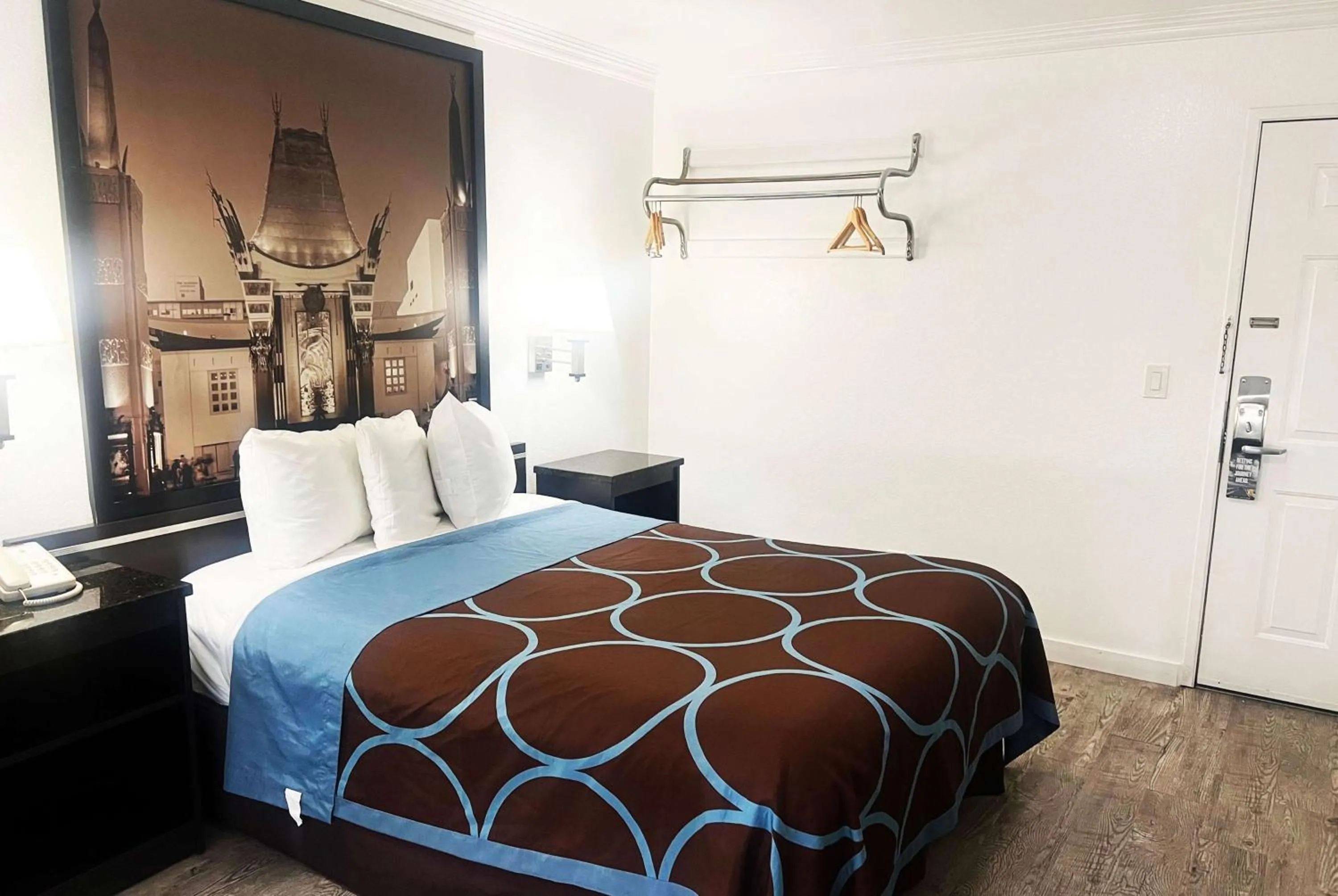 Photo of the whole room, Bed in Super 8 by Wyndham Hollywood/LA Area