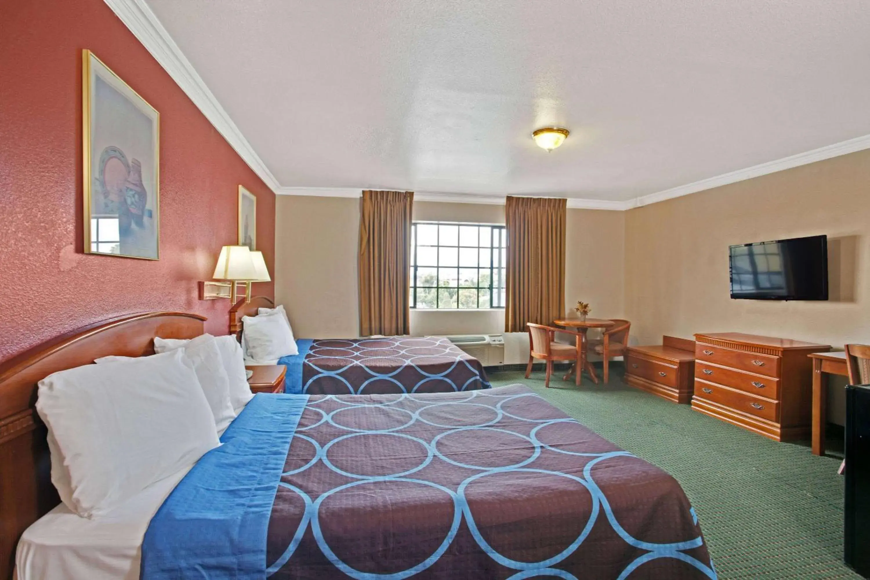 Queen Room with Two Queen Beds - Non-Smoking in Super 8 by Wyndham Hollywood/LA Area Queen Room with Two Queen Beds - Non-Smoking in Super 8 by Wyndham Hollywood/LA Area