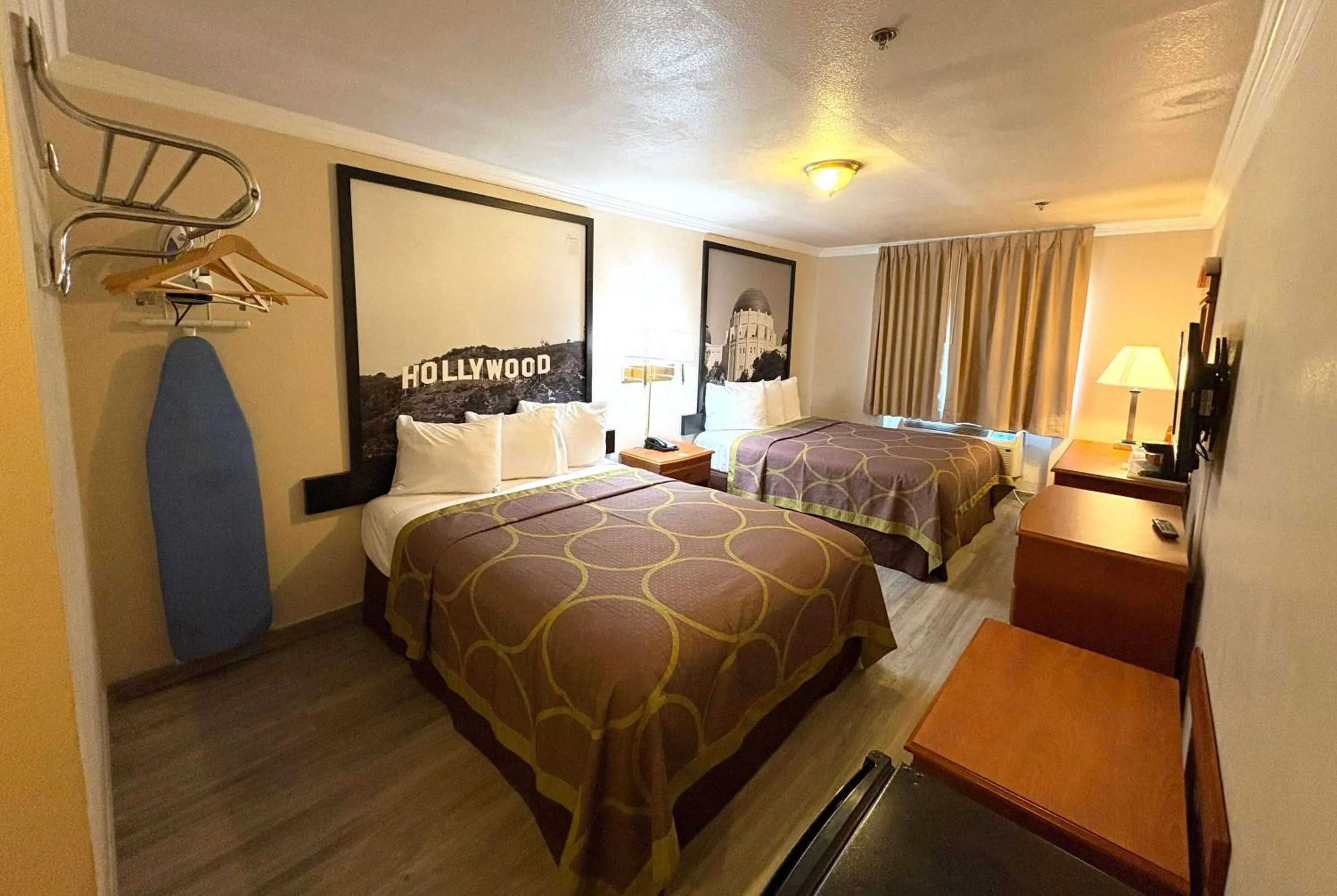 Photo of the whole room, Bed in Super 8 by Wyndham Hollywood/LA Area