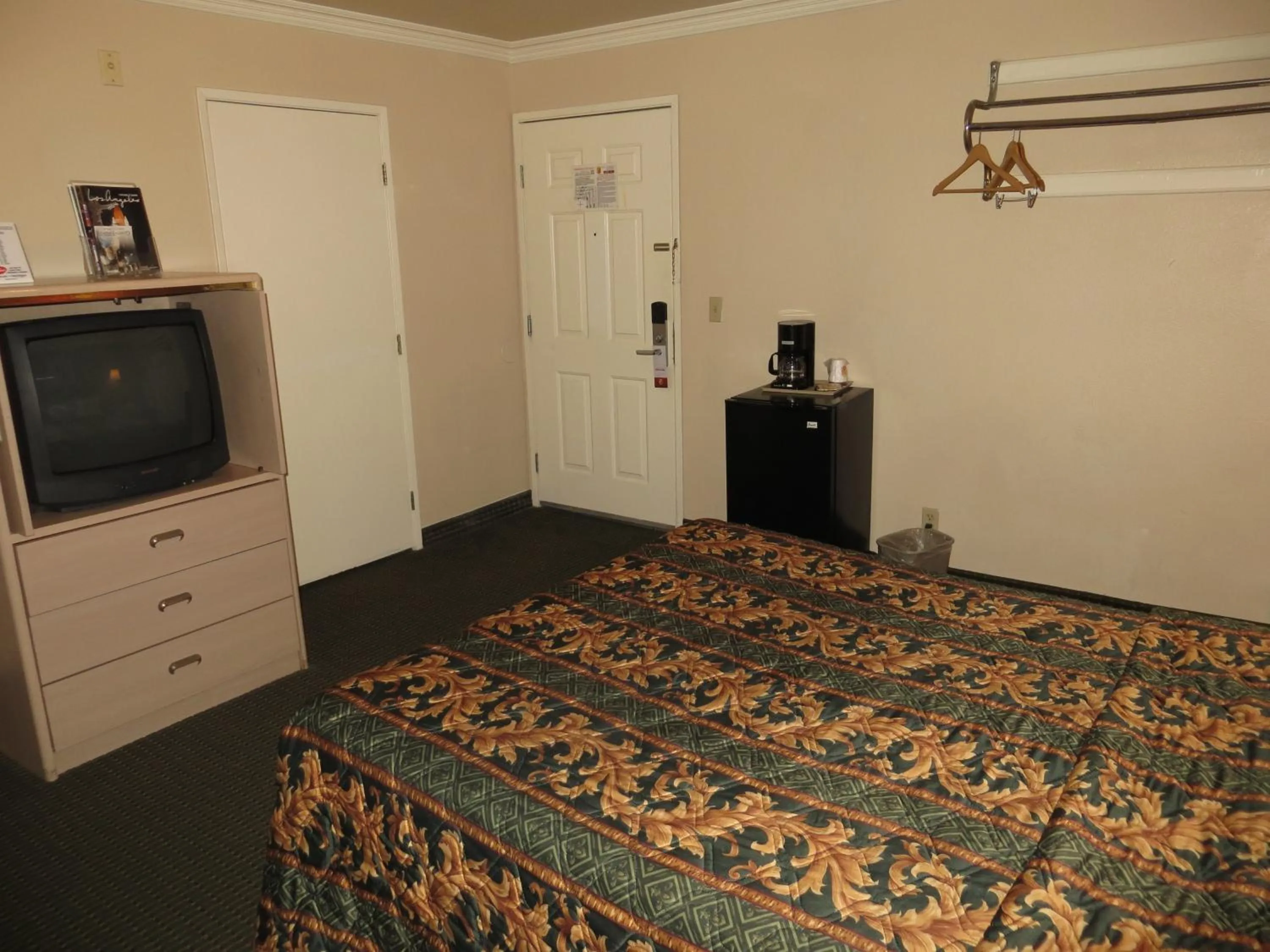 Bed in Super 8 by Wyndham Hollywood/LA Area