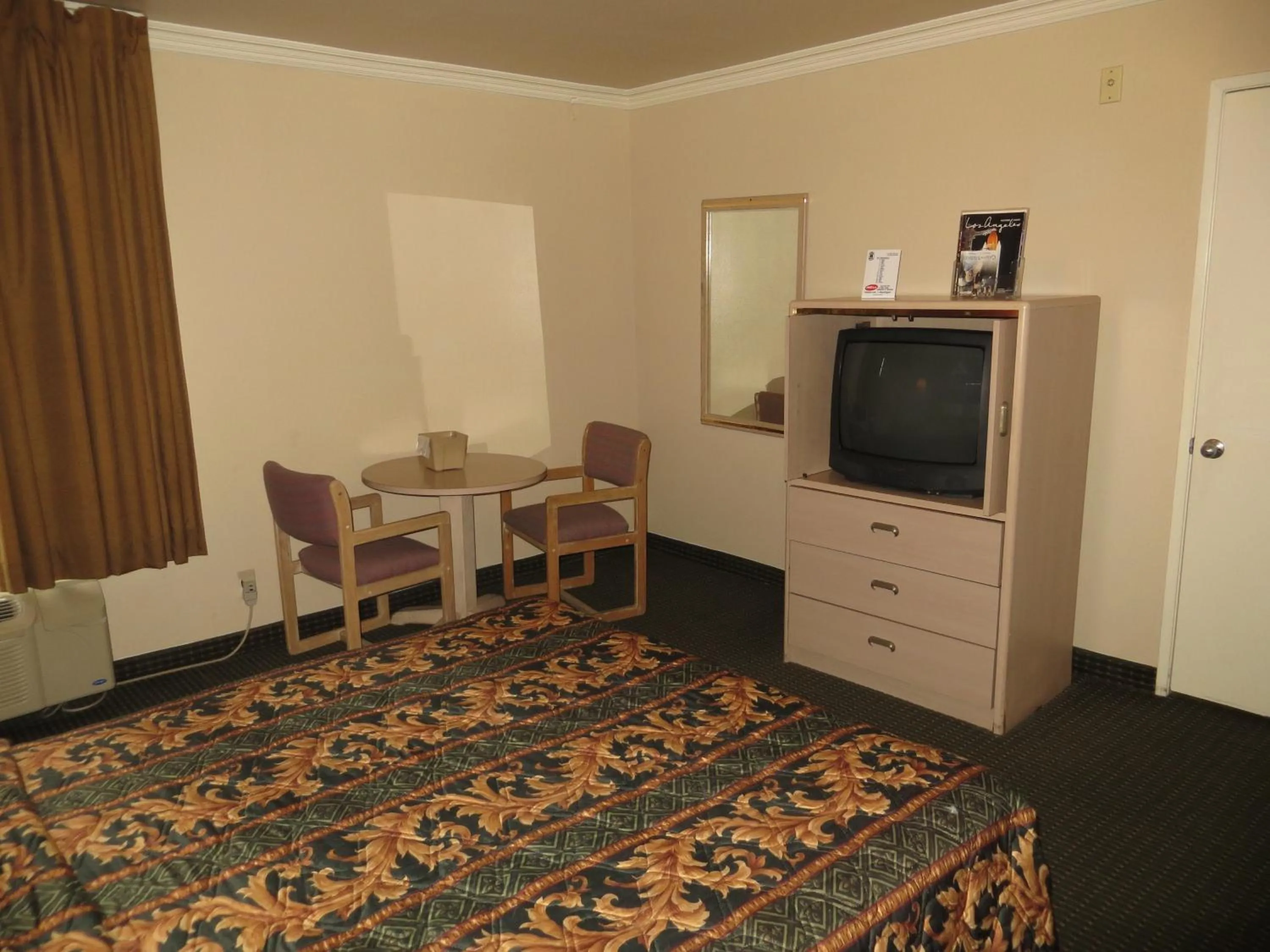 TV and multimedia in Super 8 by Wyndham Hollywood/LA Area