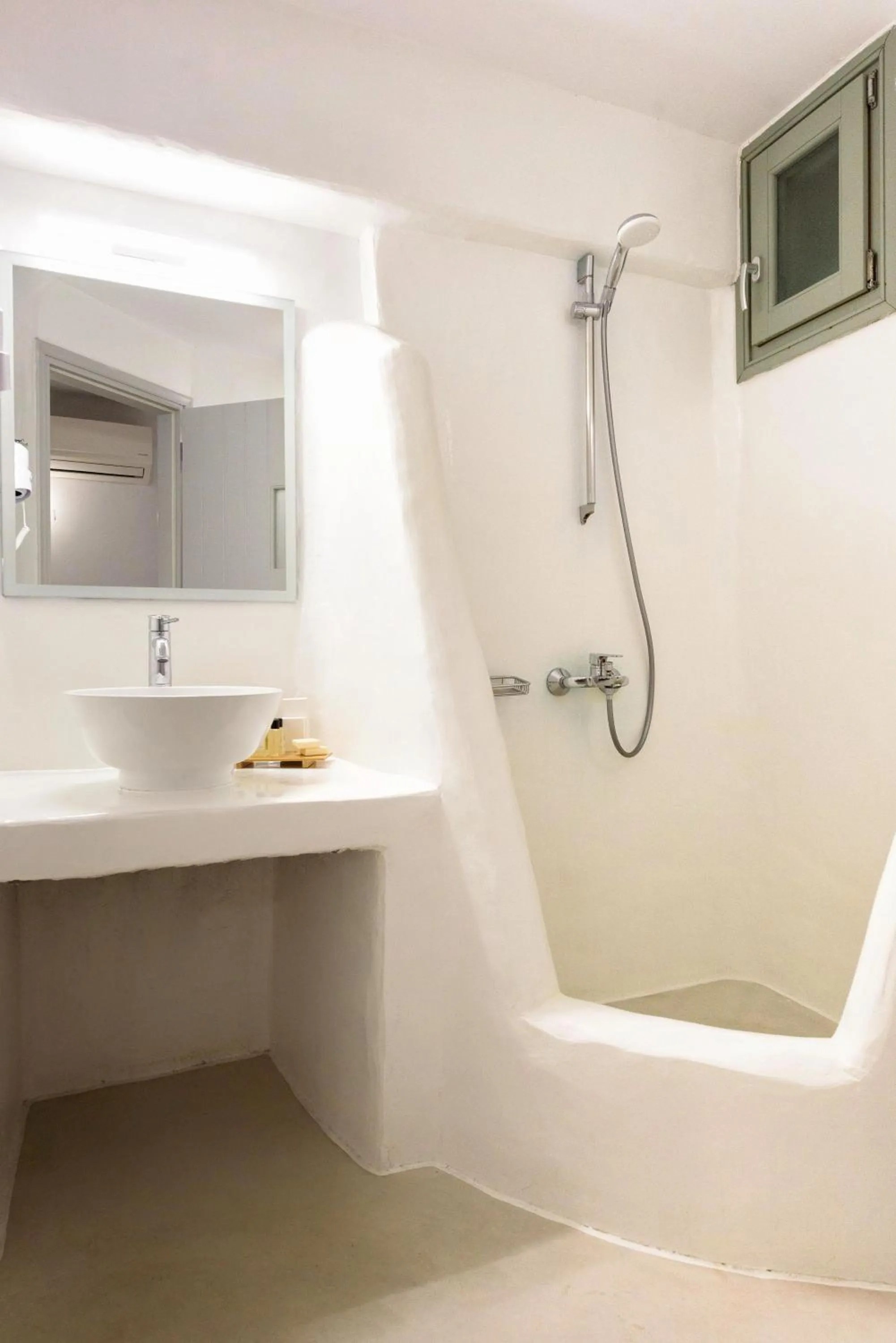 Shower in Hotel Senia