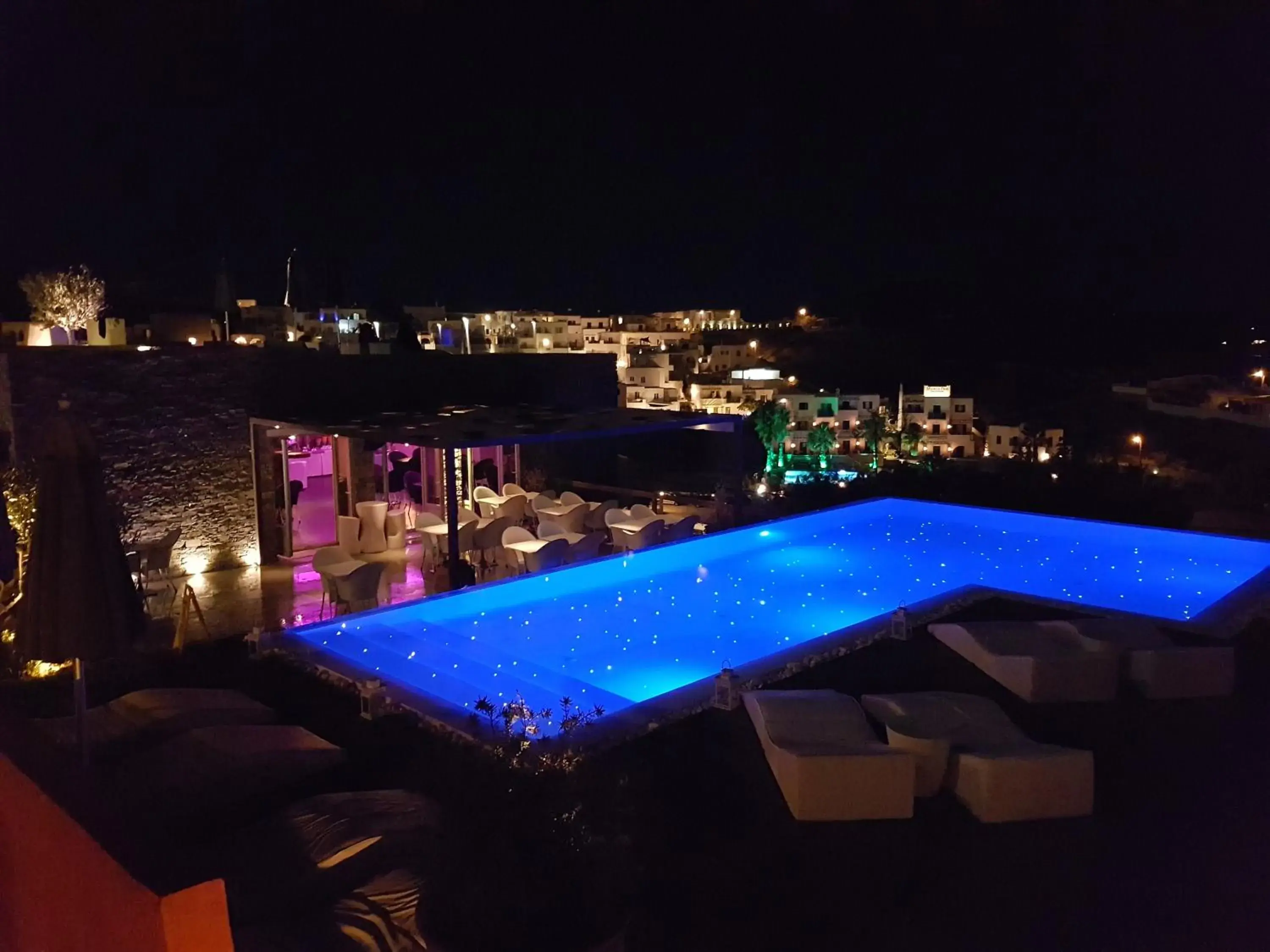 Swimming pool in Hotel Senia Swimming pool in Hotel Senia