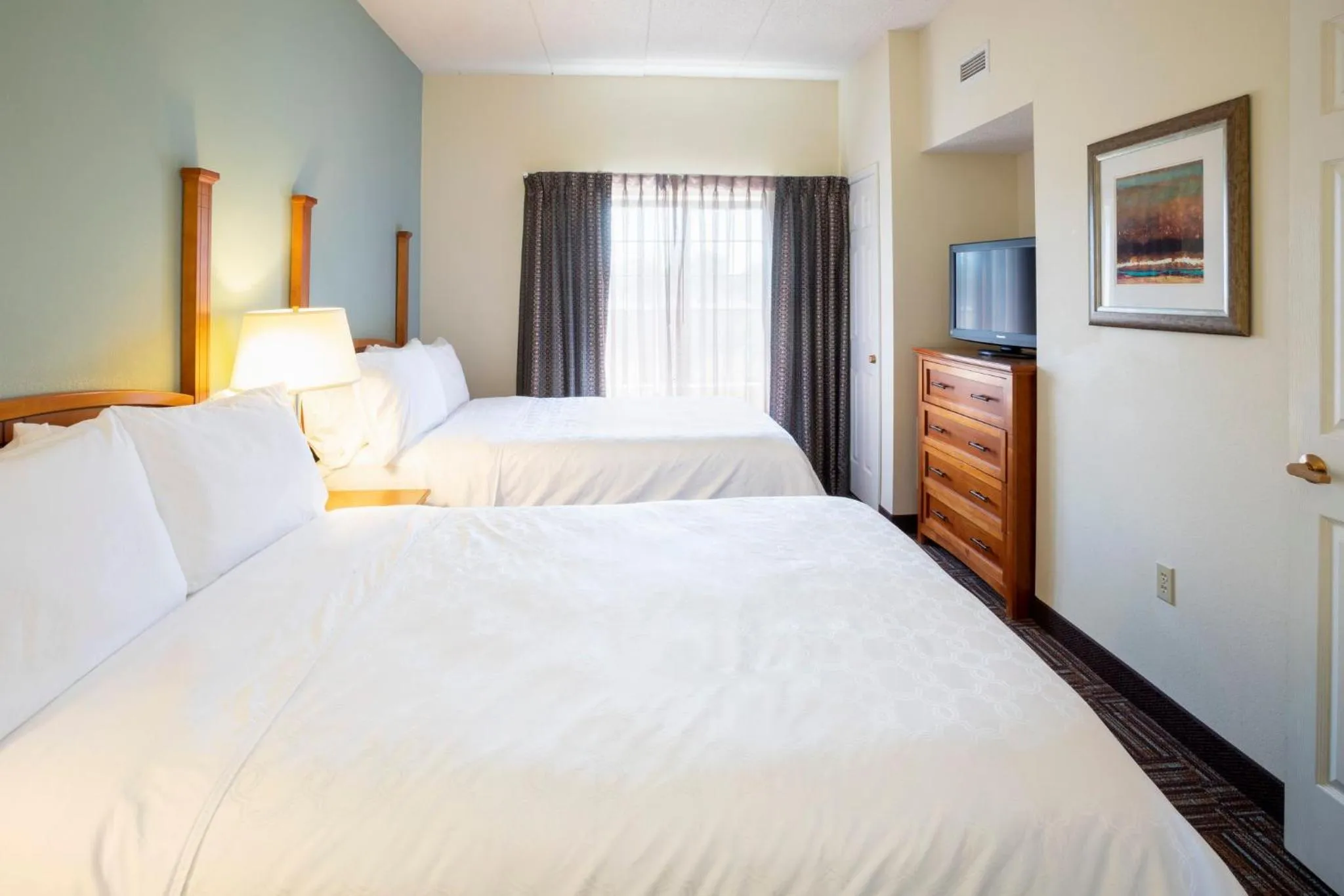 Photo of the whole room, Bed in Staybridge Suites Minneapolis-Bloomington by IHG