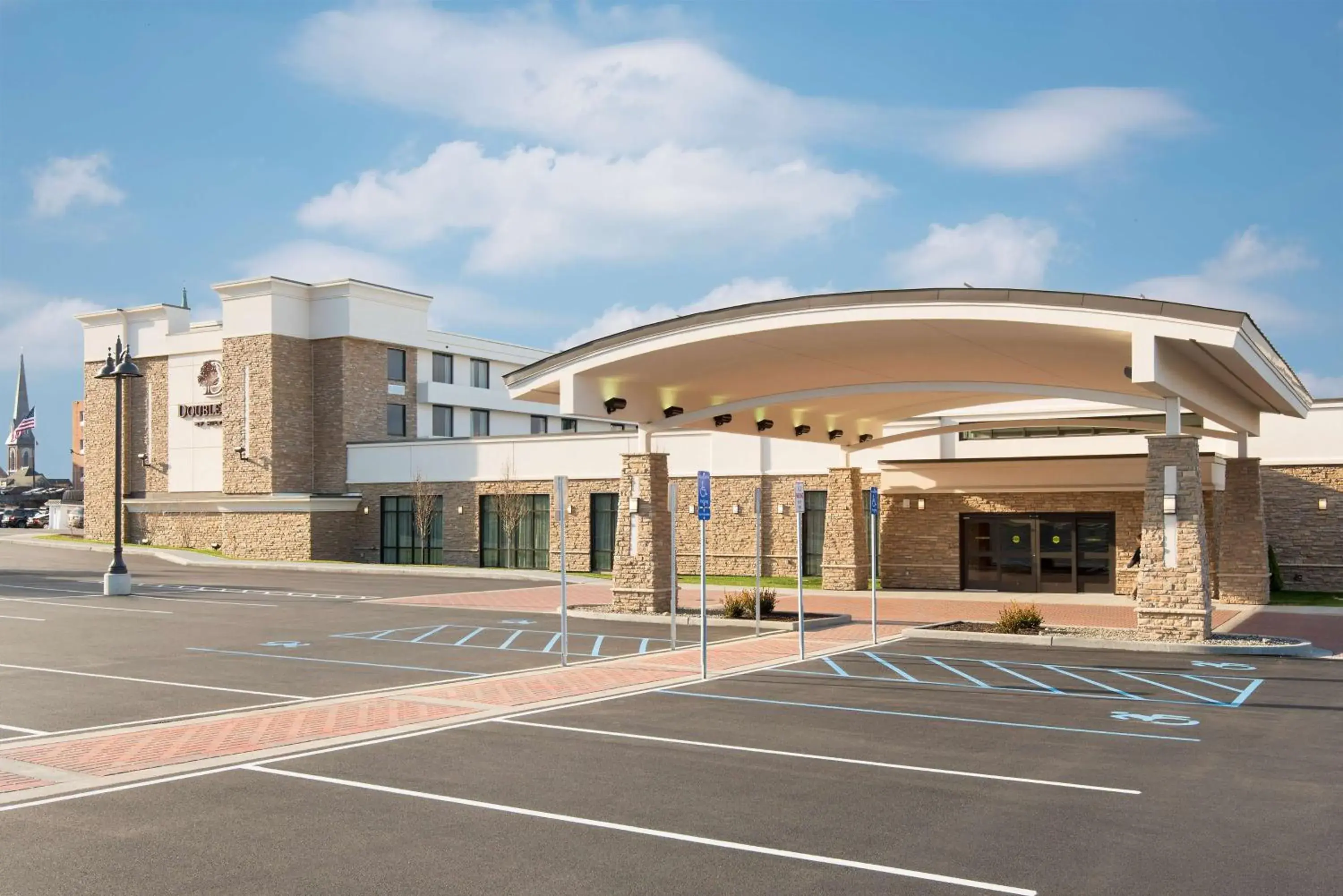 Property building in DoubleTree by Hilton Schenectady Property building in DoubleTree by Hilton Schenectady