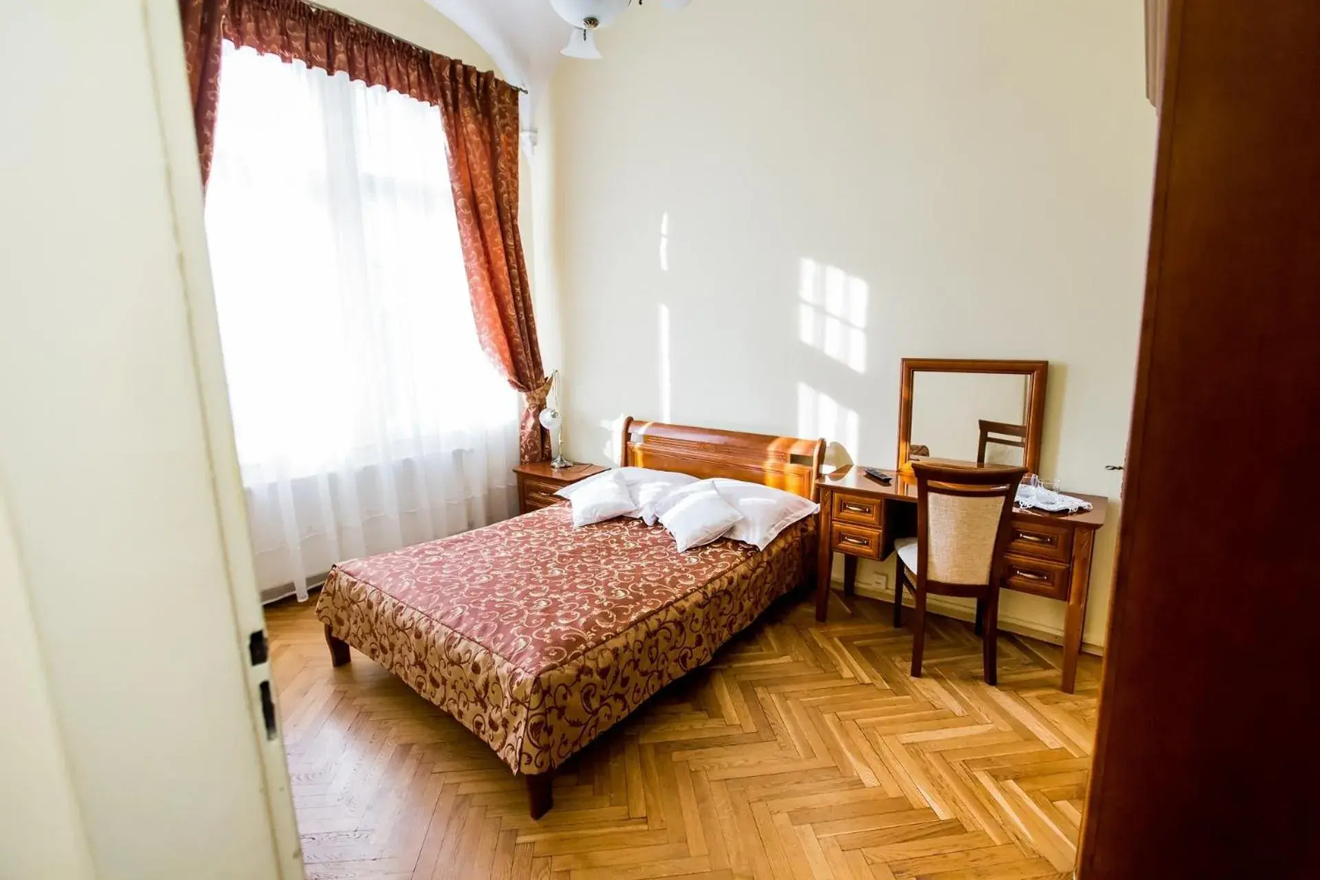 Single Room with Park View - single occupancy in Pałac w Kobylnikach Single Room with Park View - single occupancy in Pałac w Kobylnikach