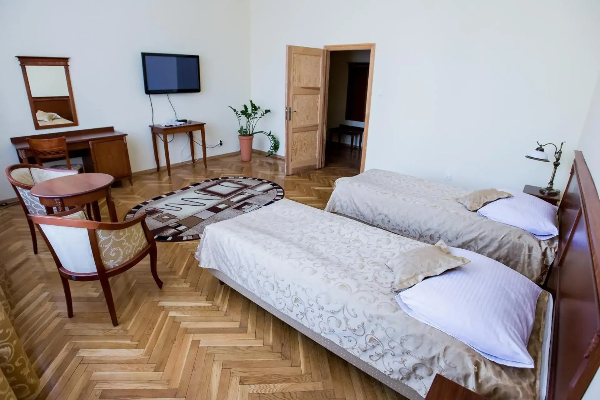 Double Room with Garden View - single occupancy in Pałac w Kobylnikach Double Room with Garden View - single occupancy in Pałac w Kobylnikach