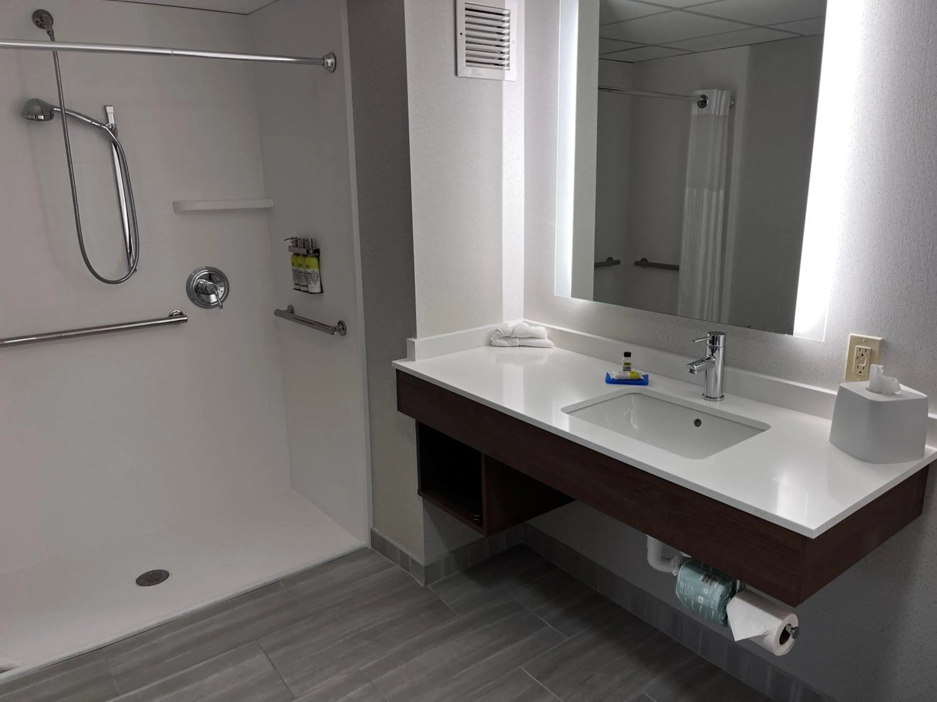 Photo of the whole room in Holiday Inn Express & Suites Williamsport by IHG