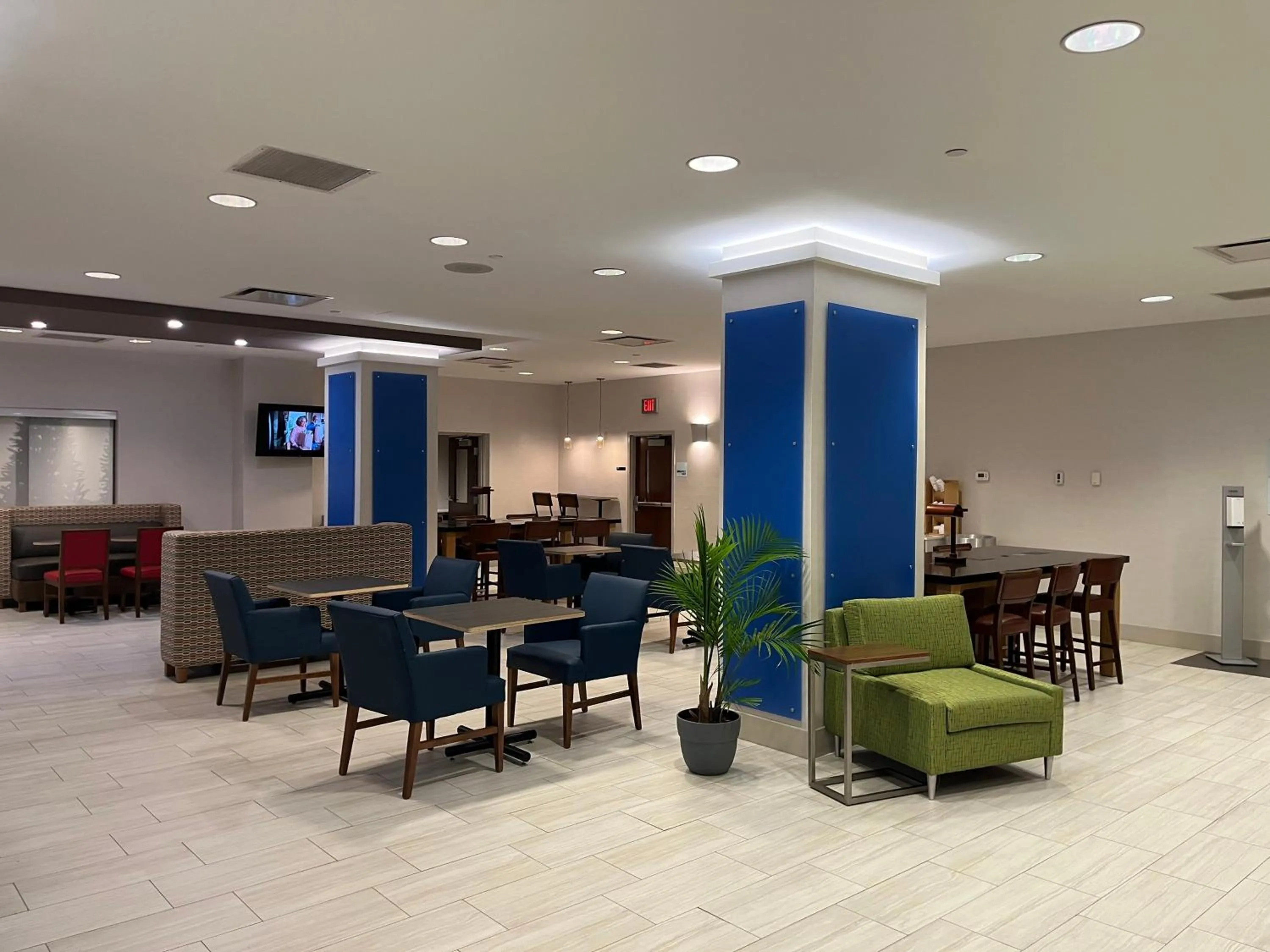 Lobby or reception in Holiday Inn Express & Suites Williamsport by IHG