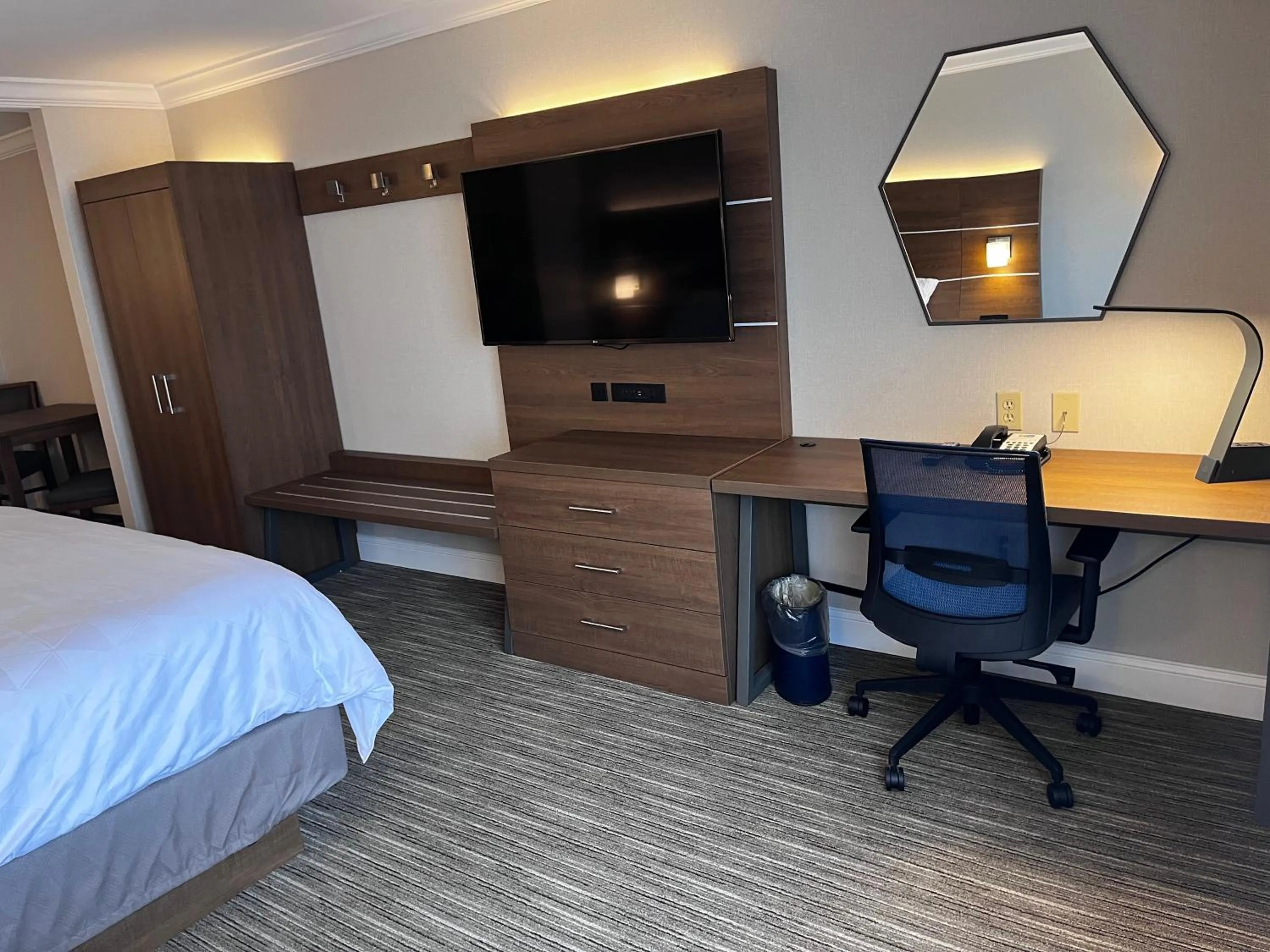 Bed in Holiday Inn Express & Suites Williamsport by IHG