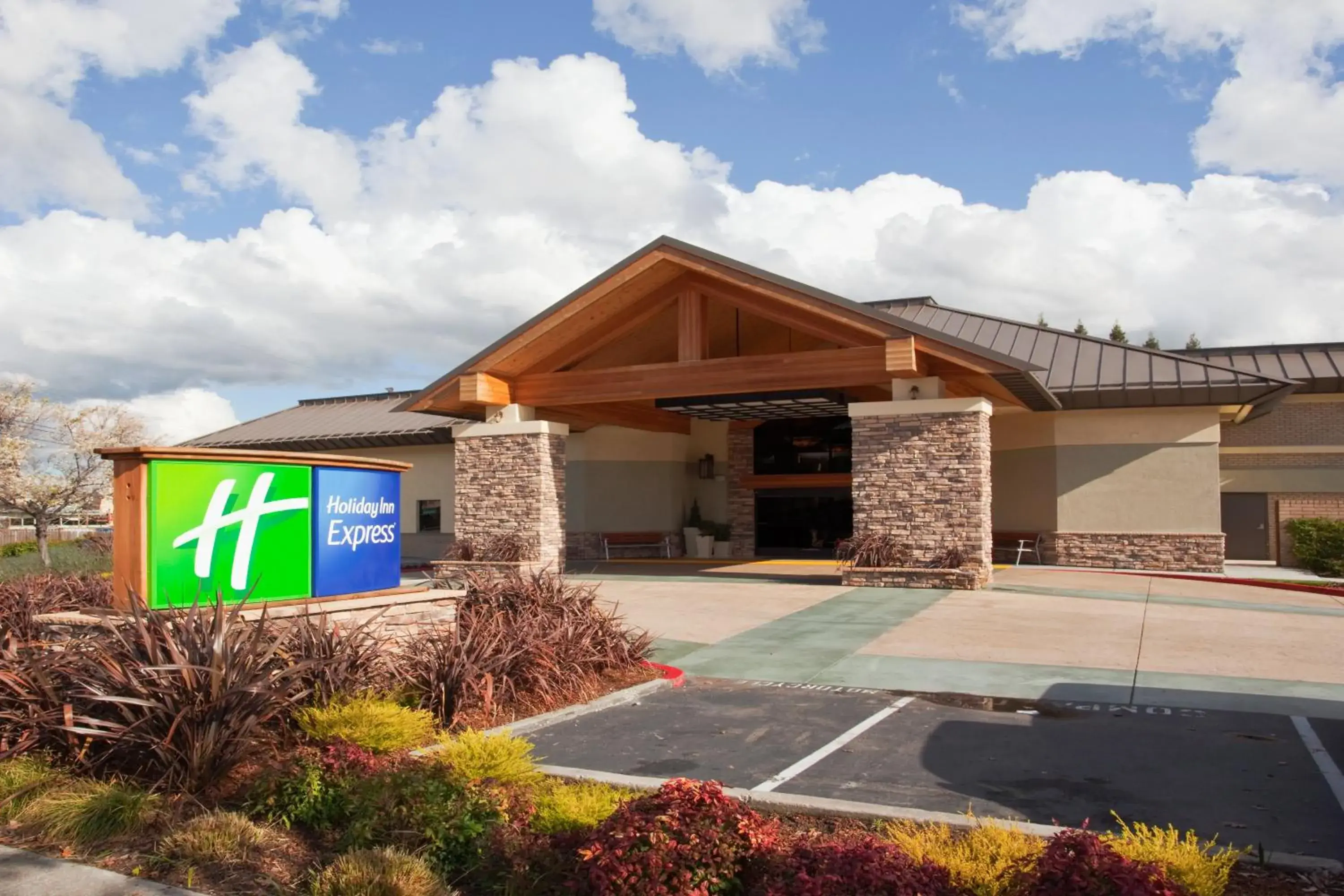 Property building in Holiday Inn Express Walnut Creek by IHG Property building in Holiday Inn Express Walnut Creek by IHG