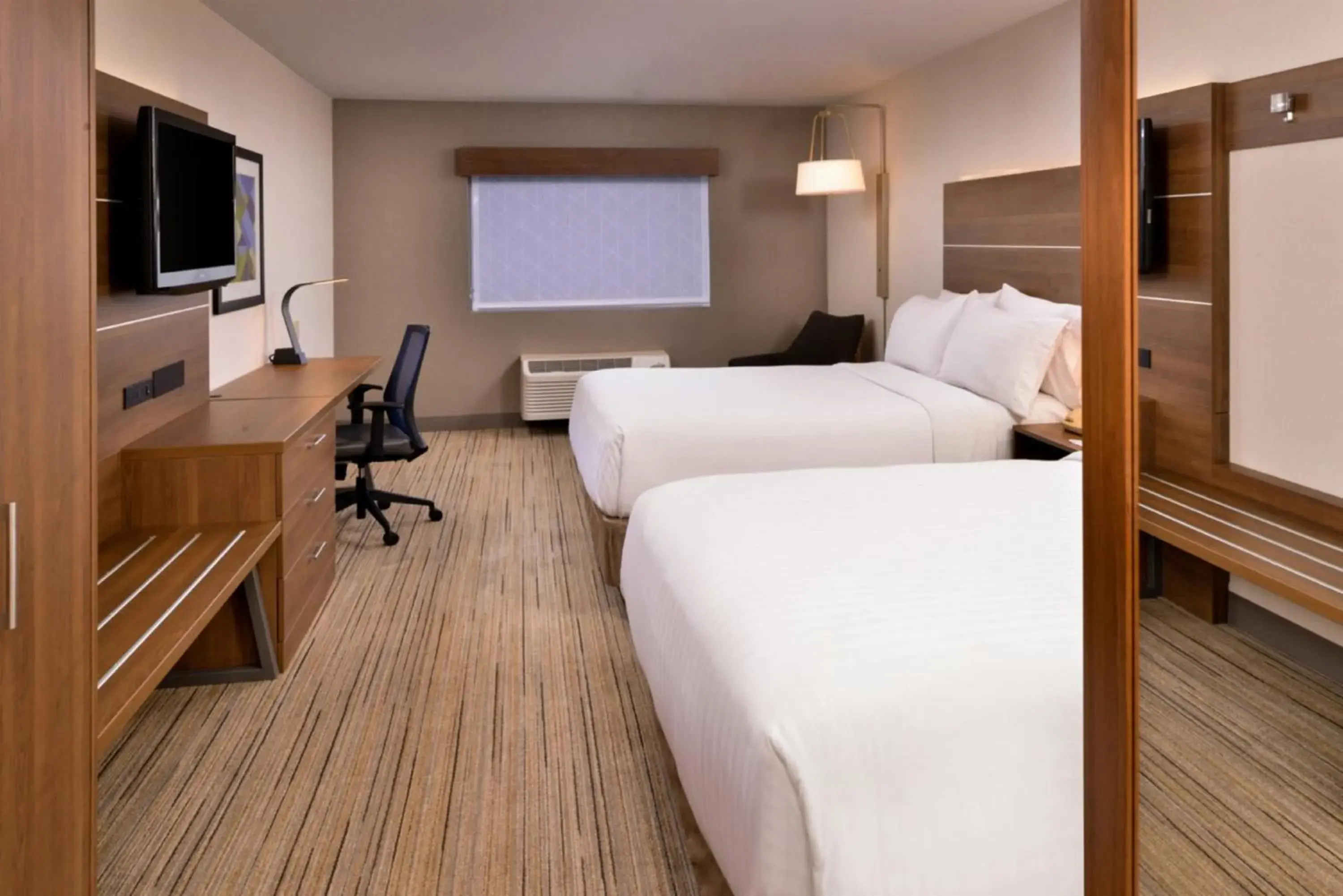 Photo of the whole room, Bed in Holiday Inn Express Walnut Creek by IHG Photo of the whole room, Bed in Holiday Inn Express Walnut Creek by IHG