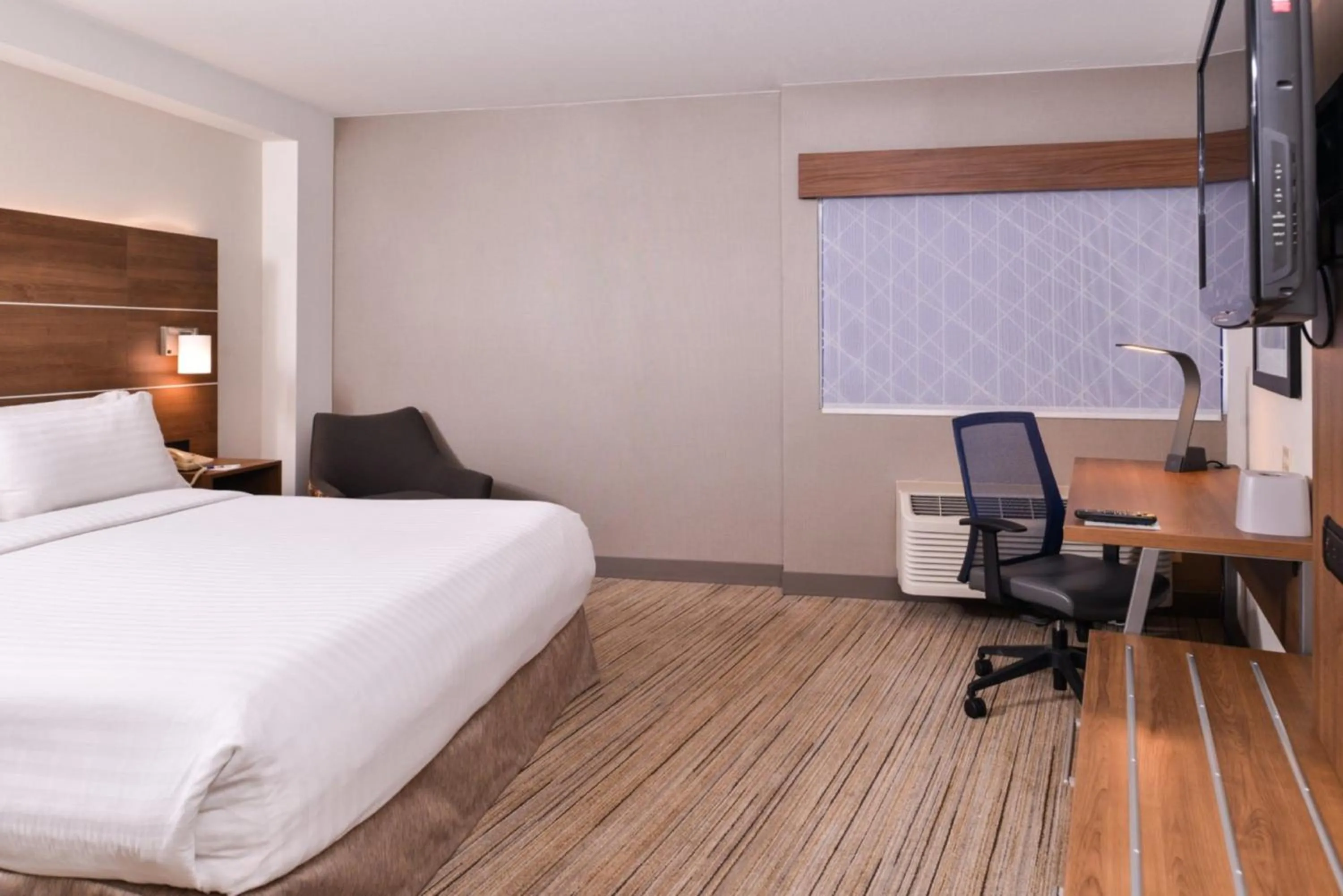 Bedroom, Bed in Holiday Inn Express Walnut Creek by IHG