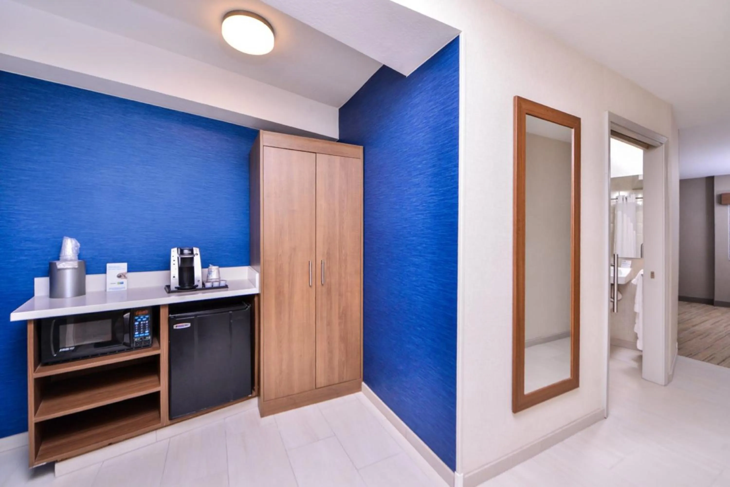 Kitchen or kitchenette in Holiday Inn Express Walnut Creek by IHG